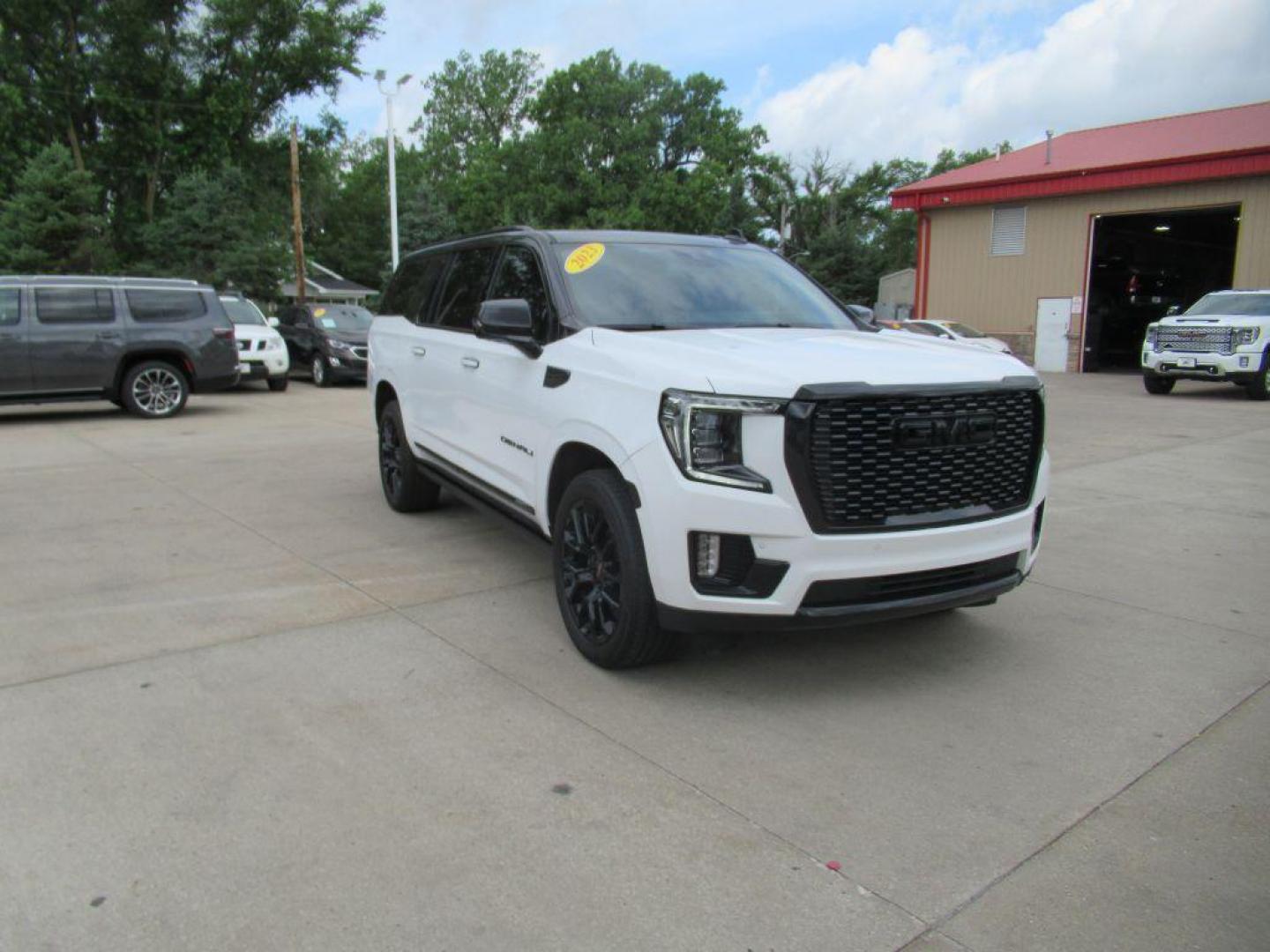 2023 WHITE GMC YUKON XL DENALI (1GKS2JKT1PR) with an 3.0L engine, Automatic transmission, located at 908 SE 14th Street, Des Moines, IA, 50317, (515) 281-0330, 41.580303, -93.597046 - Photo#2