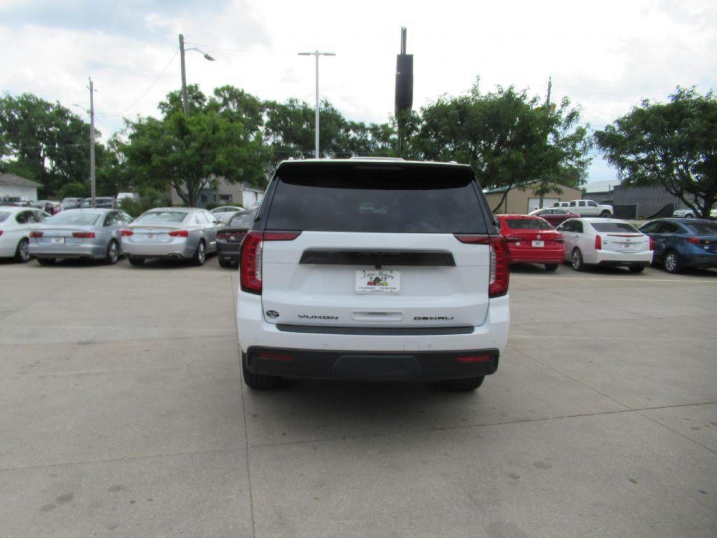 2023 WHITE GMC YUKON XL DENALI (1GKS2JKT1PR) with an 3.0L engine, Automatic transmission, located at 908 SE 14th Street, Des Moines, IA, 50317, (515) 281-0330, 41.580303, -93.597046 - Photo#5