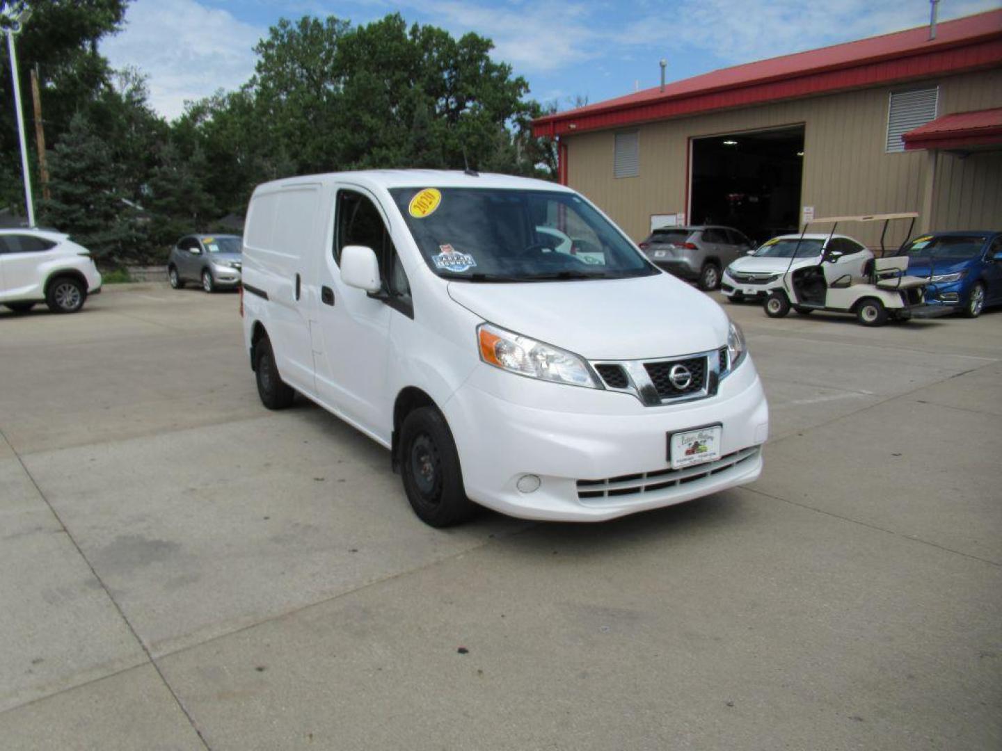 2020 WHITE NISSAN NV200 2.5S (3N6CM0KN6LK) with an 2.0L engine, Automatic transmission, located at 908 SE 14th Street, Des Moines, IA, 50317, (515) 281-0330, 41.580303, -93.597046 - Photo#2