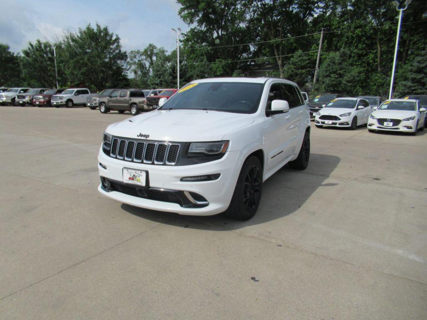 2014 WHITE JEEP GRAND CHEROKEE SRT-8 (1C4RJFDJ0EC) with an 6.4L engine, Automatic transmission, located at 908 SE 14th Street, Des Moines, IA, 50317, (515) 281-0330, 41.580303, -93.597046 - Photo#0