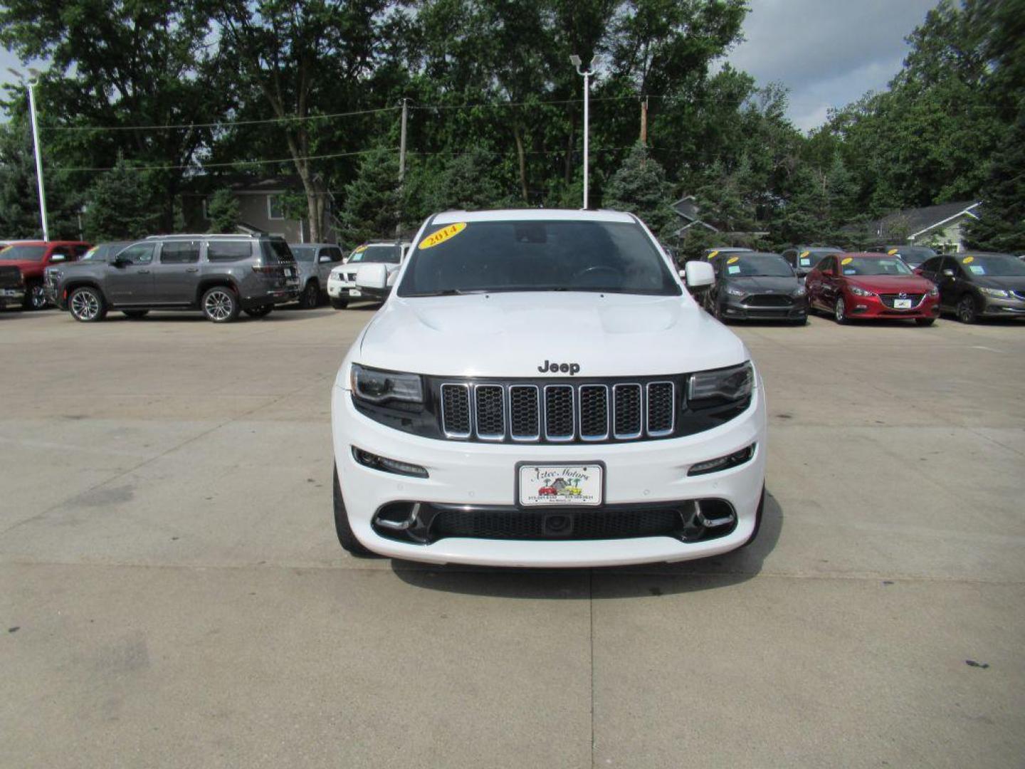 2014 WHITE JEEP GRAND CHEROKEE SRT-8 (1C4RJFDJ0EC) with an 6.4L engine, Automatic transmission, located at 908 SE 14th Street, Des Moines, IA, 50317, (515) 281-0330, 41.580303, -93.597046 - Photo#1