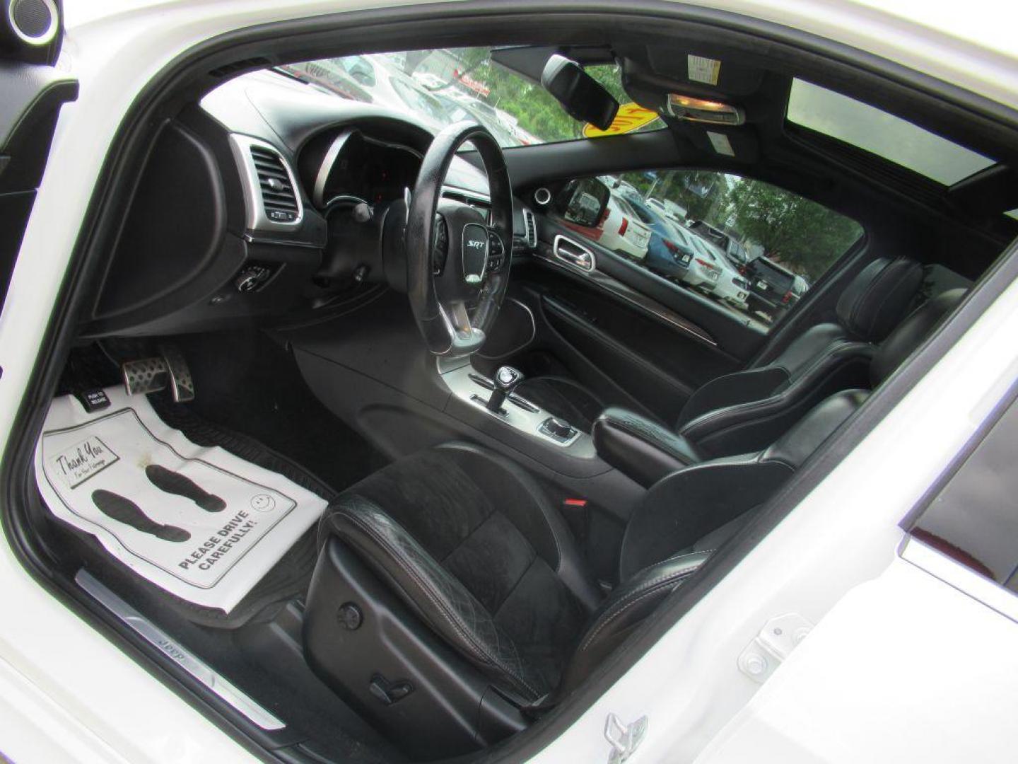 2014 WHITE JEEP GRAND CHEROKEE SRT-8 (1C4RJFDJ0EC) with an 6.4L engine, Automatic transmission, located at 908 SE 14th Street, Des Moines, IA, 50317, (515) 281-0330, 41.580303, -93.597046 - Photo#24