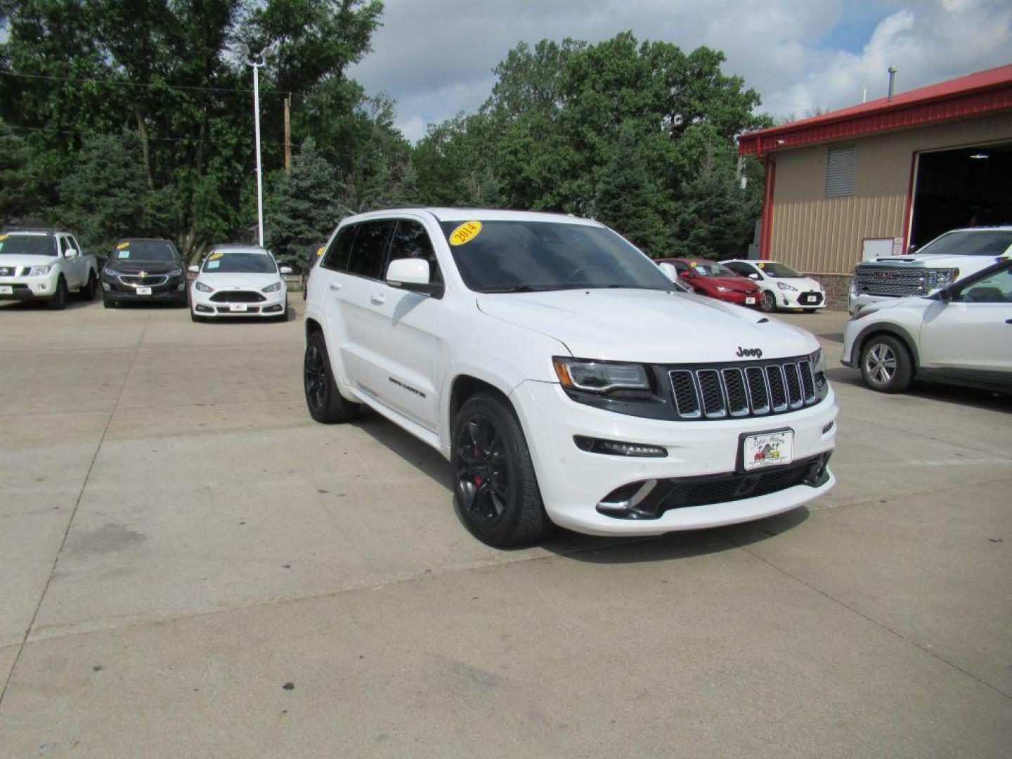 2014 WHITE JEEP GRAND CHEROKEE SRT-8 (1C4RJFDJ0EC) with an 6.4L engine, Automatic transmission, located at 908 SE 14th Street, Des Moines, IA, 50317, (515) 281-0330, 41.580303, -93.597046 - Photo#2