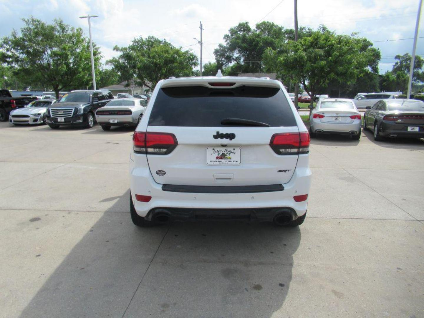 2014 WHITE JEEP GRAND CHEROKEE SRT-8 (1C4RJFDJ0EC) with an 6.4L engine, Automatic transmission, located at 908 SE 14th Street, Des Moines, IA, 50317, (515) 281-0330, 41.580303, -93.597046 - Photo#5