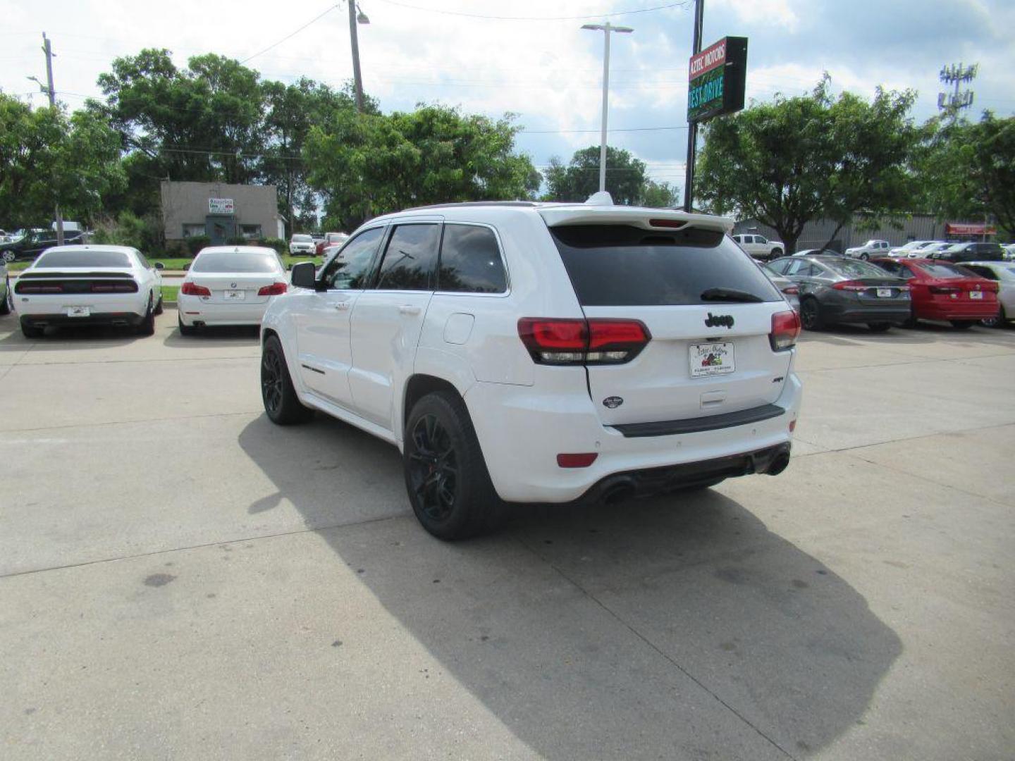 2014 WHITE JEEP GRAND CHEROKEE SRT-8 (1C4RJFDJ0EC) with an 6.4L engine, Automatic transmission, located at 908 SE 14th Street, Des Moines, IA, 50317, (515) 281-0330, 41.580303, -93.597046 - Photo#6