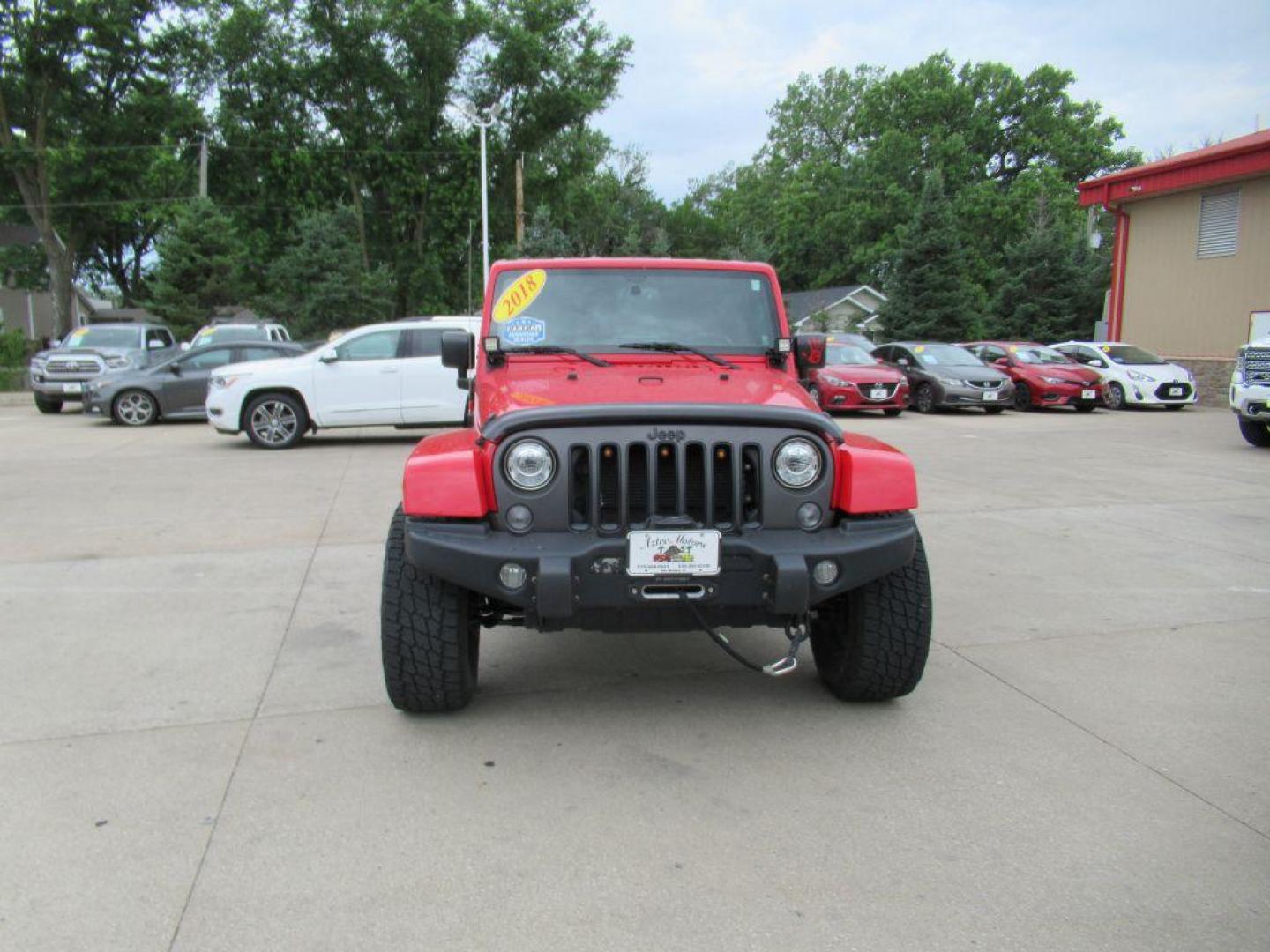 2018 RED JEEP WRANGLER UNLIMI SPORT (1C4BJWDG2JL) with an 3.6L engine, Automatic transmission, located at 908 SE 14th Street, Des Moines, IA, 50317, (515) 281-0330, 41.580303, -93.597046 - Photo#1