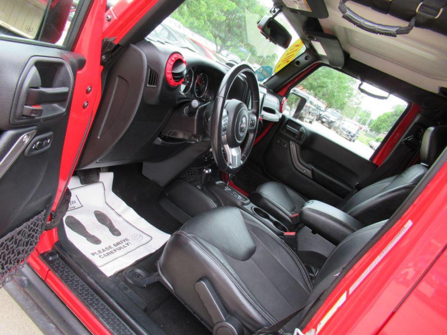 2018 RED JEEP WRANGLER UNLIMI SPORT (1C4BJWDG2JL) with an 3.6L engine, Automatic transmission, located at 908 SE 14th Street, Des Moines, IA, 50317, (515) 281-0330, 41.580303, -93.597046 - Photo#24