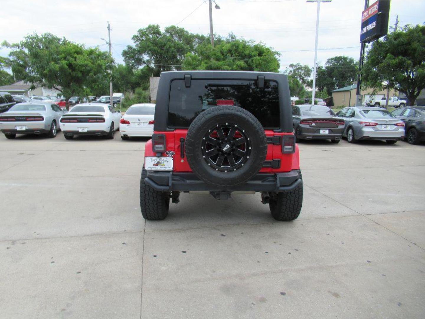 2018 RED JEEP WRANGLER UNLIMI SPORT (1C4BJWDG2JL) with an 3.6L engine, Automatic transmission, located at 908 SE 14th Street, Des Moines, IA, 50317, (515) 281-0330, 41.580303, -93.597046 - Photo#5