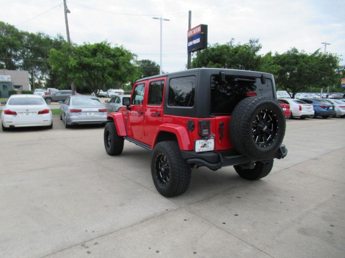 2018 RED JEEP WRANGLER UNLIMI SPORT (1C4BJWDG2JL) with an 3.6L engine, Automatic transmission, located at 908 SE 14th Street, Des Moines, IA, 50317, (515) 281-0330, 41.580303, -93.597046 - Photo#6