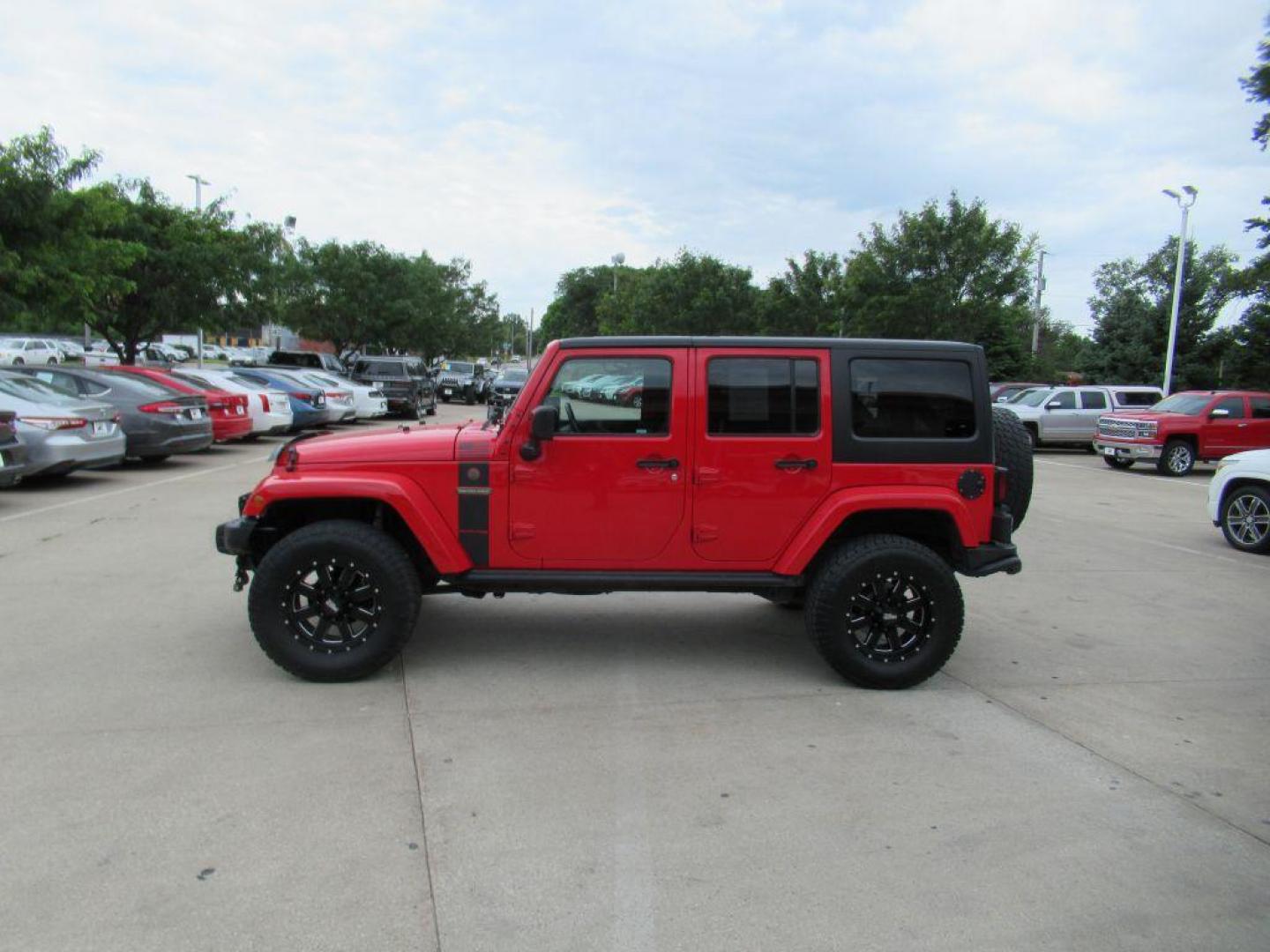 2018 RED JEEP WRANGLER UNLIMI SPORT (1C4BJWDG2JL) with an 3.6L engine, Automatic transmission, located at 908 SE 14th Street, Des Moines, IA, 50317, (515) 281-0330, 41.580303, -93.597046 - Photo#7