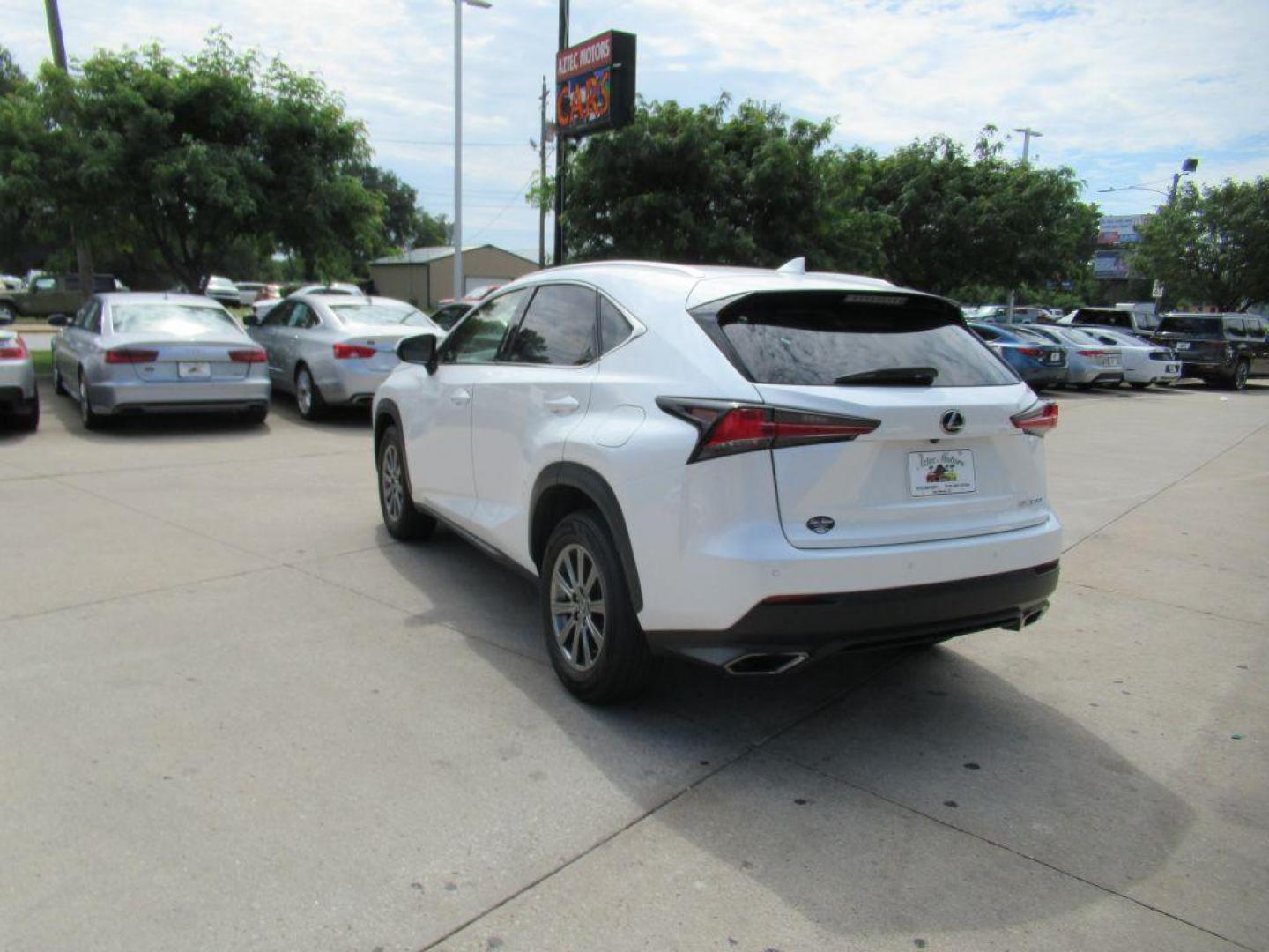 2018 WHITE LEXUS NX 300 BASE (JTJBARBZ2J2) with an 2.0L engine, Automatic transmission, located at 908 SE 14th Street, Des Moines, IA, 50317, (515) 281-0330, 41.580303, -93.597046 - Photo#6