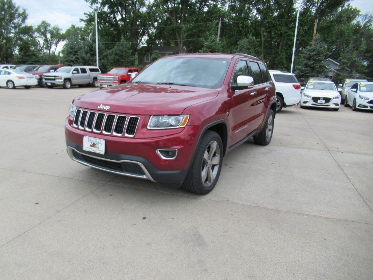 2015 RED JEEP GRAND CHEROKEE LIMITED (1C4RJFBG7FC) with an 3.6L engine, Automatic transmission, located at 908 SE 14th Street, Des Moines, IA, 50317, (515) 281-0330, 41.580303, -93.597046 - Photo#0