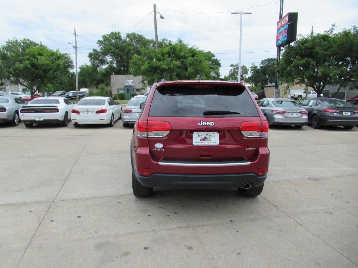 2015 RED JEEP GRAND CHEROKEE LIMITED (1C4RJFBG7FC) with an 3.6L engine, Automatic transmission, located at 908 SE 14th Street, Des Moines, IA, 50317, (515) 281-0330, 41.580303, -93.597046 - Photo#5