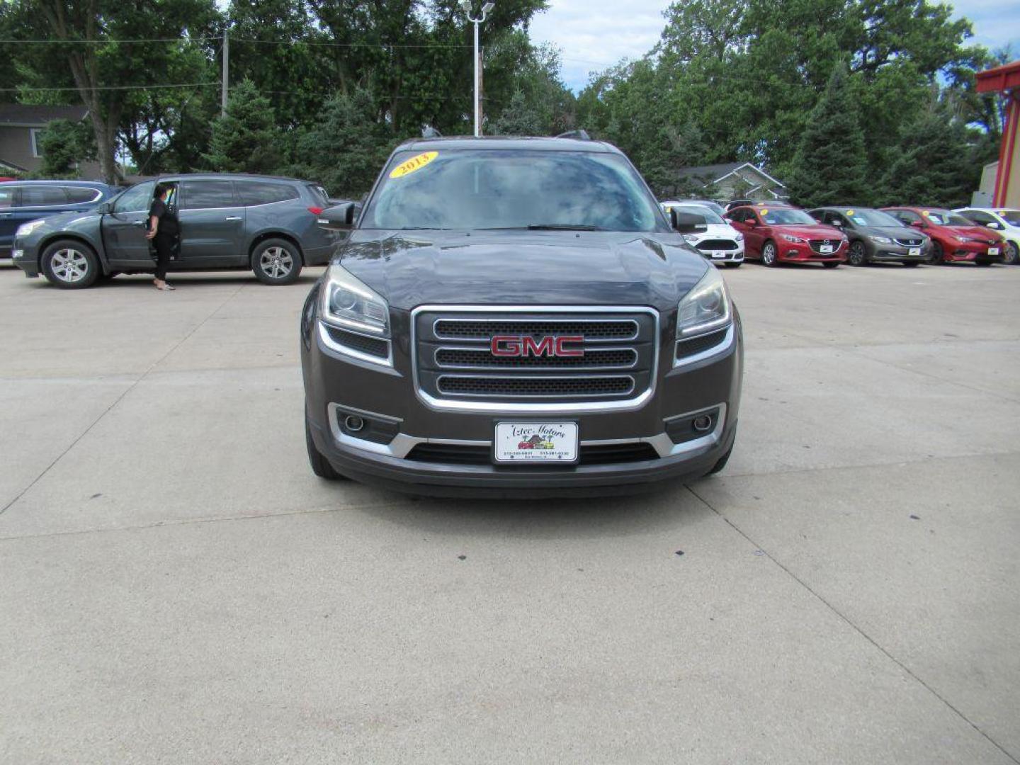 2013 GRAY GMC ACADIA SLT-1 (1GKKVRKD6DJ) with an 3.6L engine, Automatic transmission, located at 908 SE 14th Street, Des Moines, IA, 50317, (515) 281-0330, 41.580303, -93.597046 - Photo#1