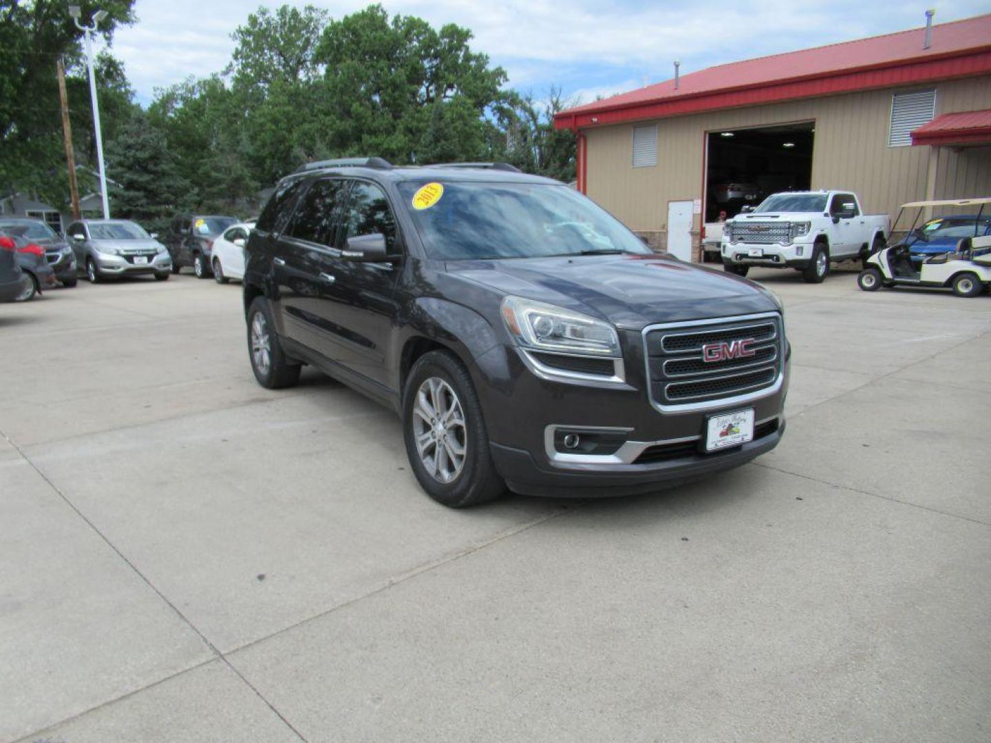 2013 GRAY GMC ACADIA SLT-1 (1GKKVRKD6DJ) with an 3.6L engine, Automatic transmission, located at 908 SE 14th Street, Des Moines, IA, 50317, (515) 281-0330, 41.580303, -93.597046 - Photo#2