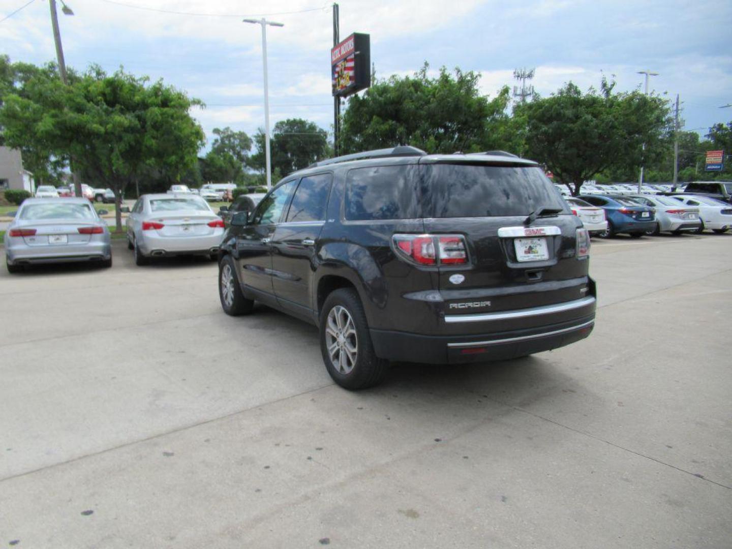 2013 GRAY GMC ACADIA SLT-1 (1GKKVRKD6DJ) with an 3.6L engine, Automatic transmission, located at 908 SE 14th Street, Des Moines, IA, 50317, (515) 281-0330, 41.580303, -93.597046 - Photo#6