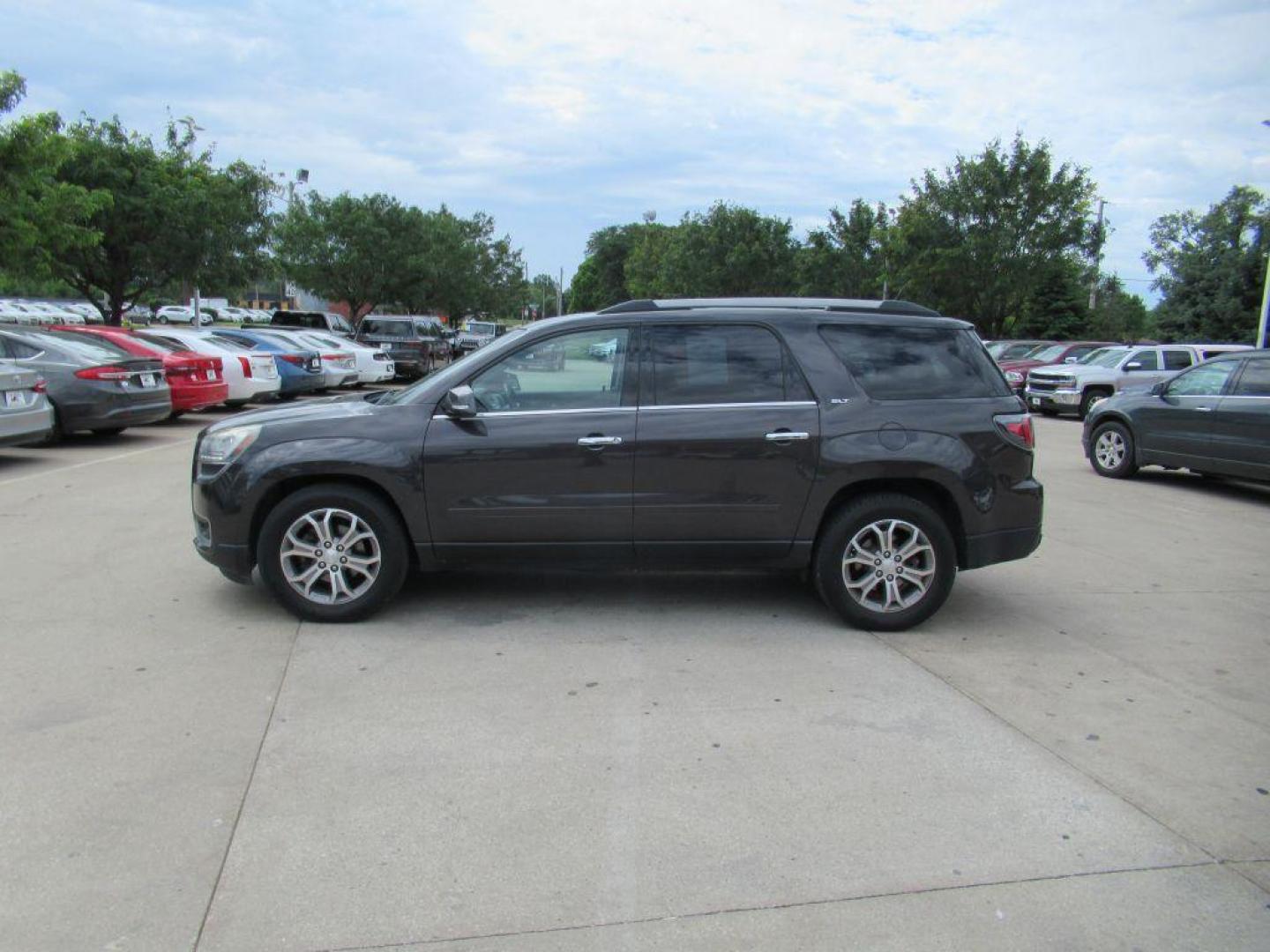 2013 GRAY GMC ACADIA SLT-1 (1GKKVRKD6DJ) with an 3.6L engine, Automatic transmission, located at 908 SE 14th Street, Des Moines, IA, 50317, (515) 281-0330, 41.580303, -93.597046 - Photo#7