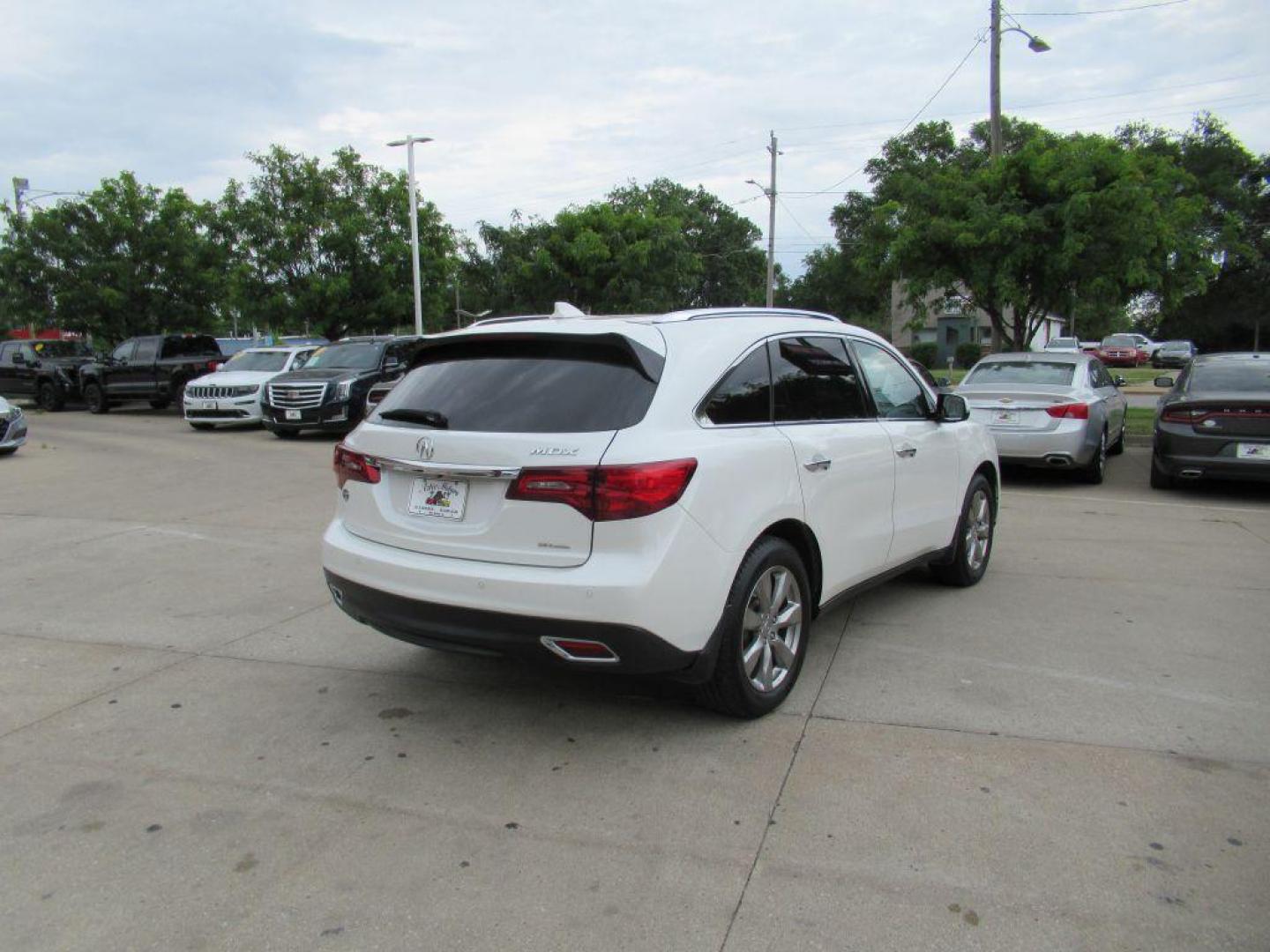 2014 WHITE ACURA MDX ADVANCE (5FRYD4H85EB) with an 3.5L engine, Automatic transmission, located at 908 SE 14th Street, Des Moines, IA, 50317, (515) 281-0330, 41.580303, -93.597046 - Photo#4