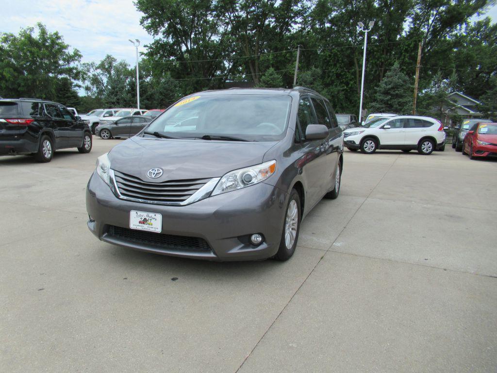 photo of 2014 TOYOTA SIENNA 4DR
