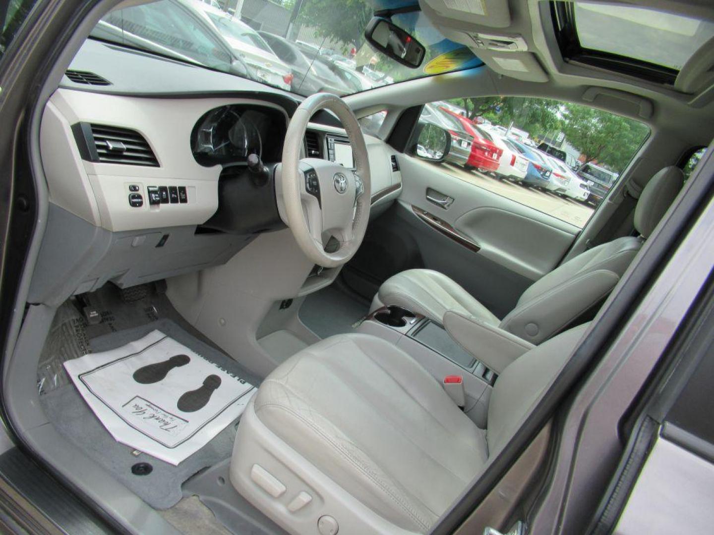 2014 GRAY TOYOTA SIENNA XLE (5TDYK3DC7ES) with an 3.5L engine, Automatic transmission, located at 908 SE 14th Street, Des Moines, IA, 50317, (515) 281-0330, 41.580303, -93.597046 - Photo#24