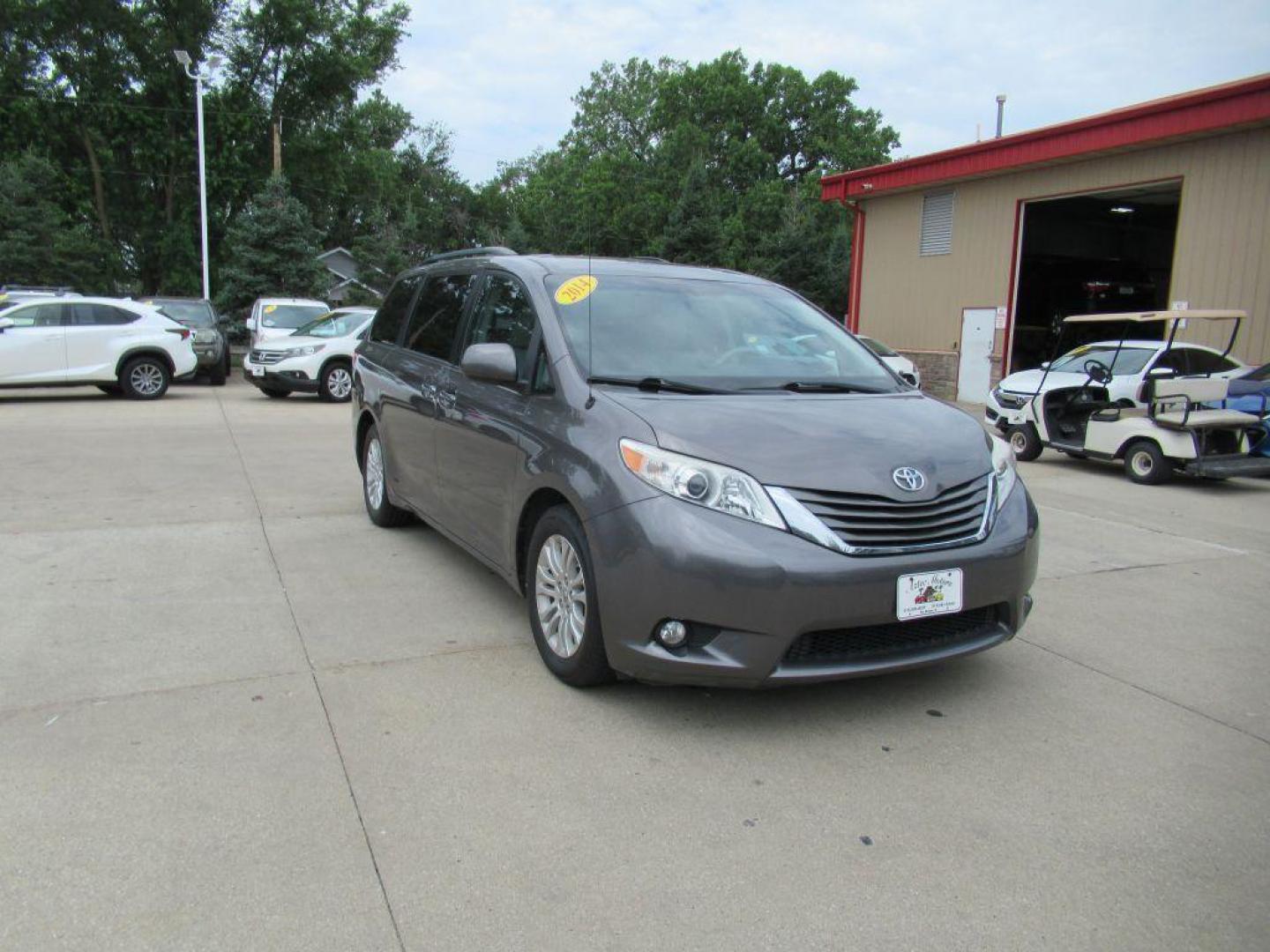 2014 GRAY TOYOTA SIENNA XLE (5TDYK3DC7ES) with an 3.5L engine, Automatic transmission, located at 908 SE 14th Street, Des Moines, IA, 50317, (515) 281-0330, 41.580303, -93.597046 - Photo#2