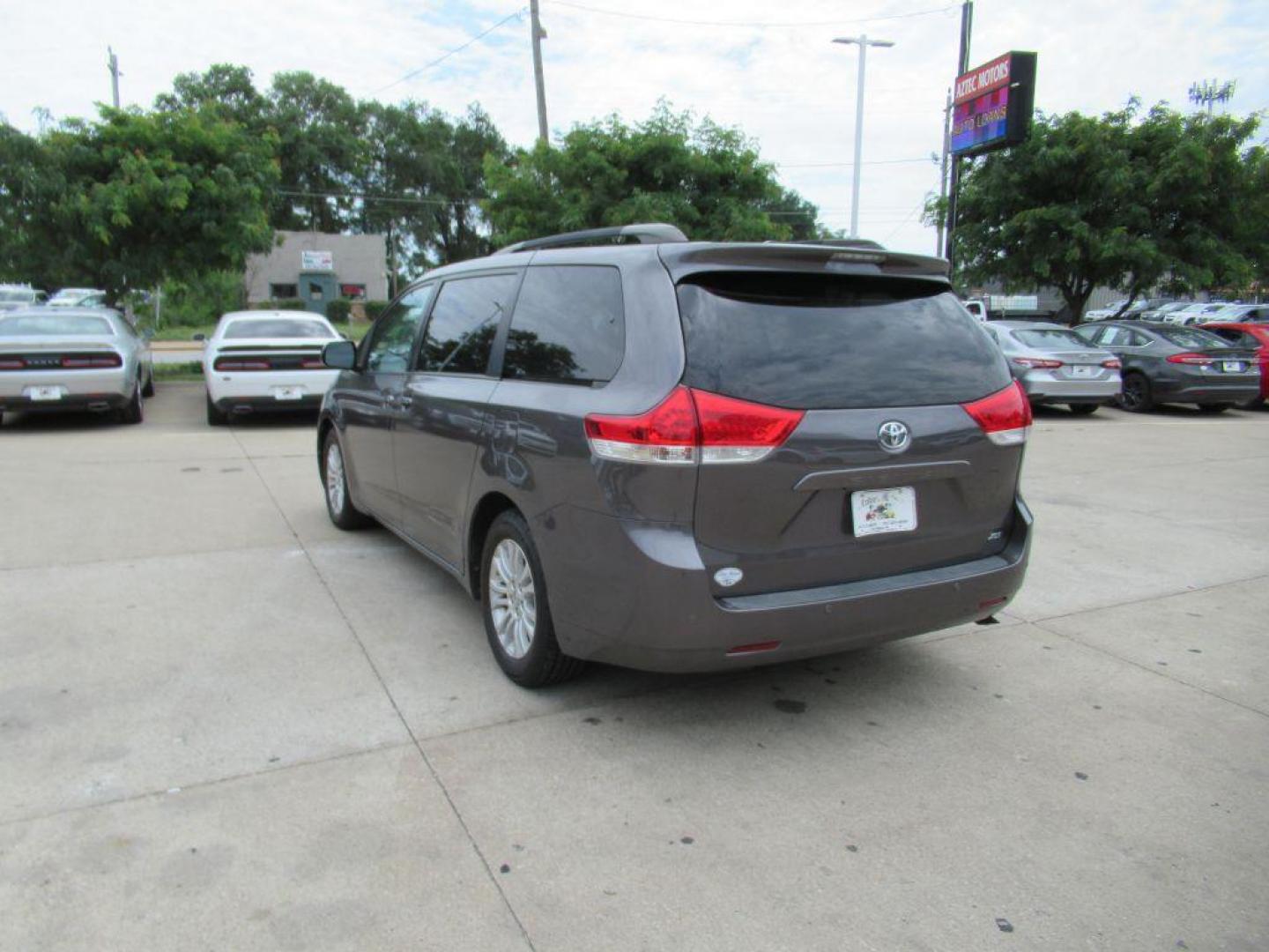 2014 GRAY TOYOTA SIENNA XLE (5TDYK3DC7ES) with an 3.5L engine, Automatic transmission, located at 908 SE 14th Street, Des Moines, IA, 50317, (515) 281-0330, 41.580303, -93.597046 - Photo#6