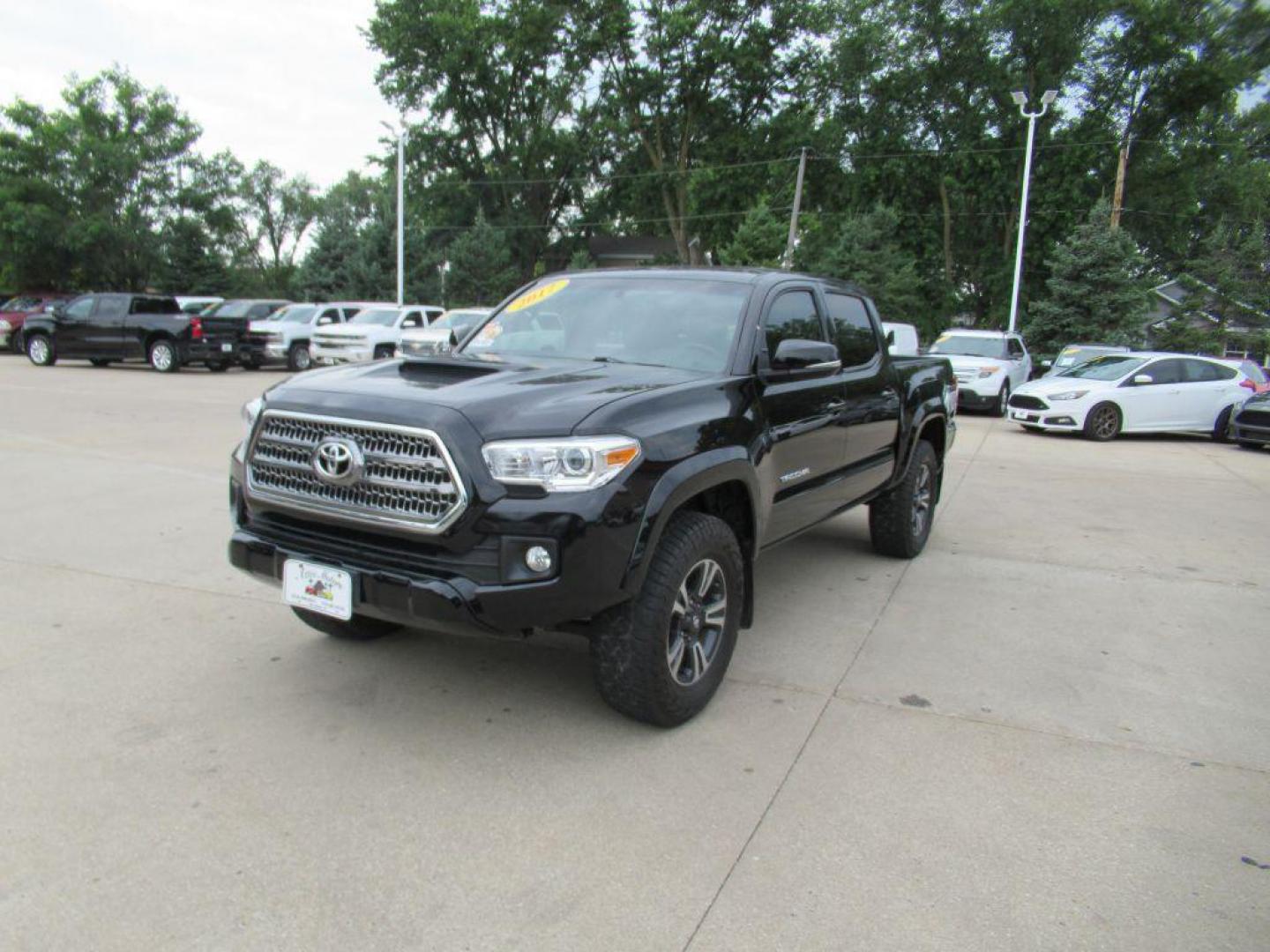 2017 BLACK TOYOTA TACOMA DOUBLE CAB (3TMCZ5AN1HM) with an 3.5L engine, Automatic transmission, located at 908 SE 14th Street, Des Moines, IA, 50317, (515) 281-0330, 41.580303, -93.597046 - Photo#0