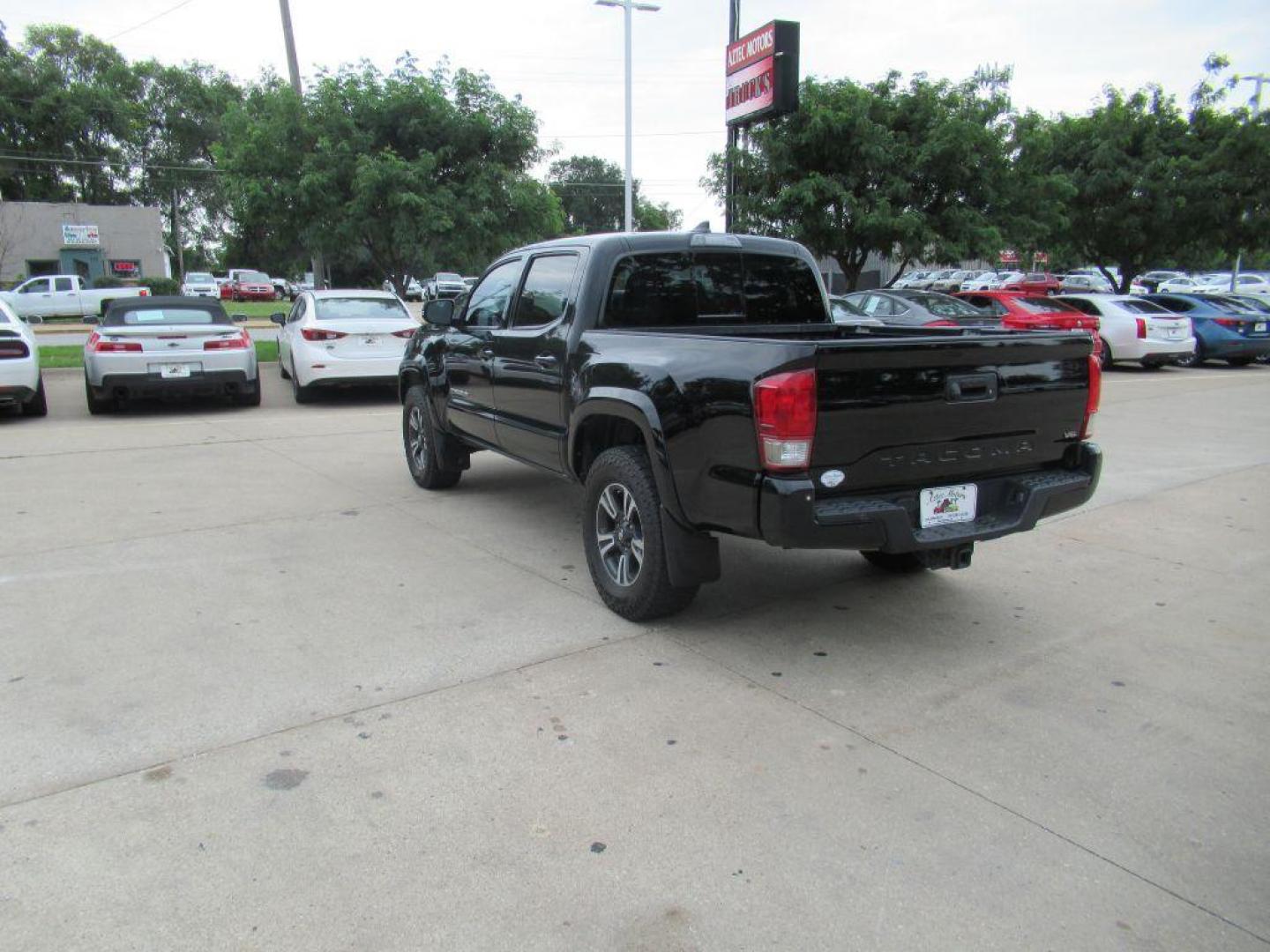 2017 BLACK TOYOTA TACOMA DOUBLE CAB (3TMCZ5AN1HM) with an 3.5L engine, Automatic transmission, located at 908 SE 14th Street, Des Moines, IA, 50317, (515) 281-0330, 41.580303, -93.597046 - Photo#6