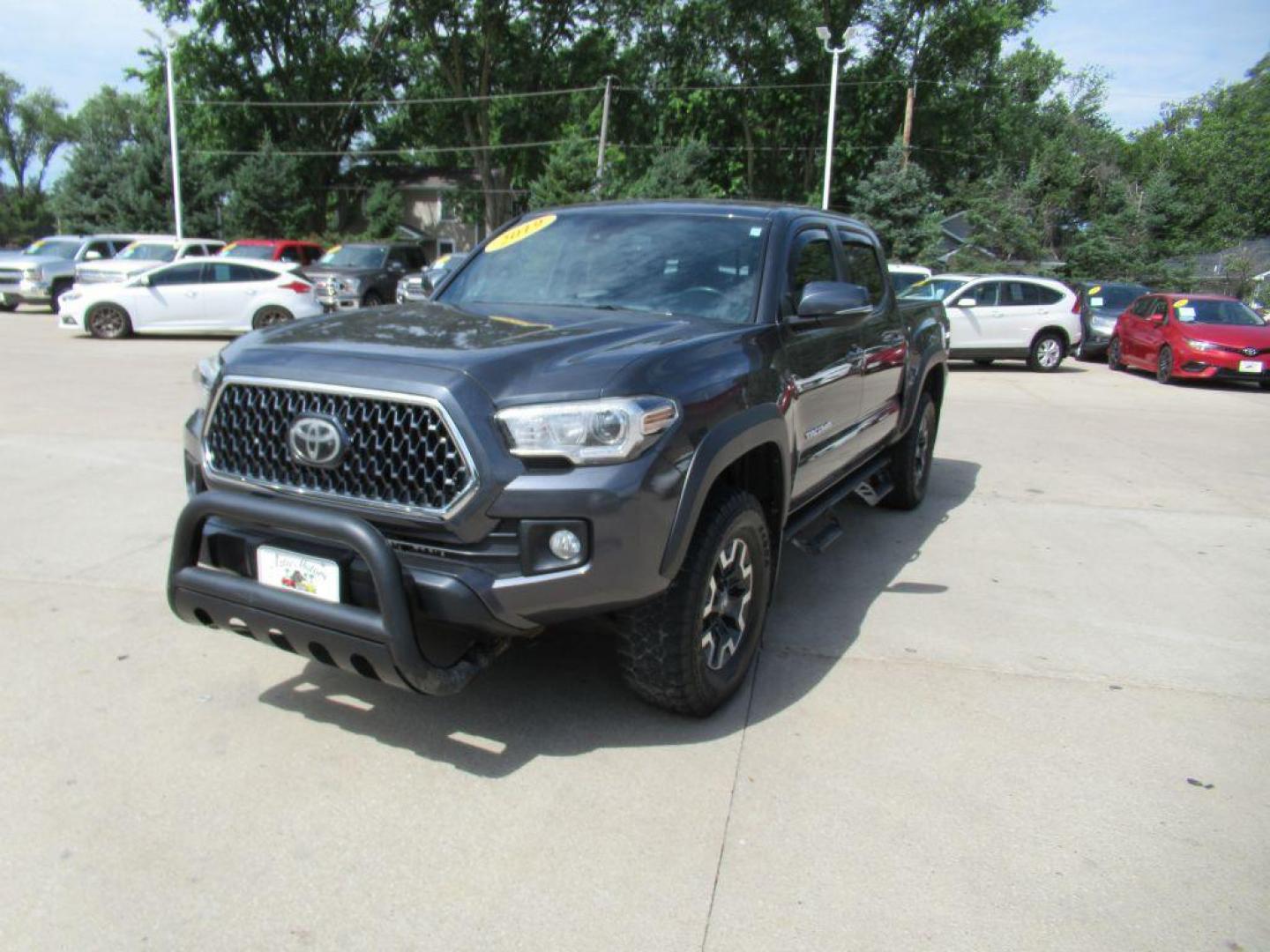 2019 GRAY TOYOTA TACOMA DOUBLE CAB (3TMCZ5AN5KM) with an 3.5L engine, Automatic transmission, located at 908 SE 14th Street, Des Moines, IA, 50317, (515) 281-0330, 41.580303, -93.597046 - Photo#0