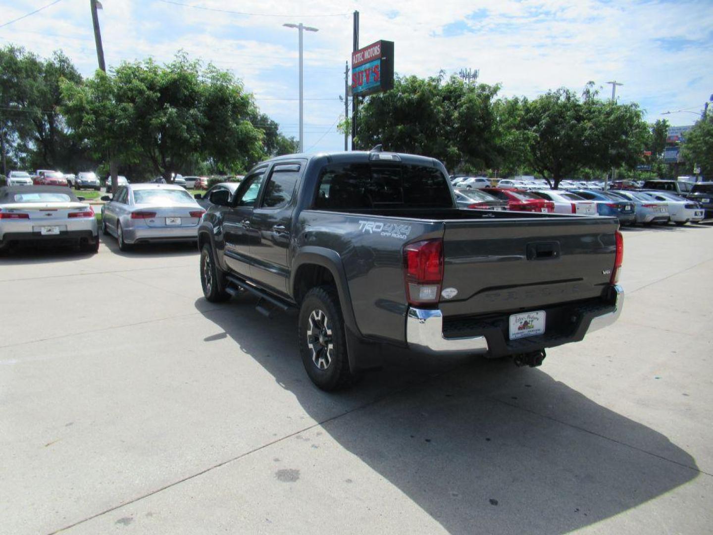 2019 GRAY TOYOTA TACOMA DOUBLE CAB (3TMCZ5AN5KM) with an 3.5L engine, Automatic transmission, located at 908 SE 14th Street, Des Moines, IA, 50317, (515) 281-0330, 41.580303, -93.597046 - Photo#6