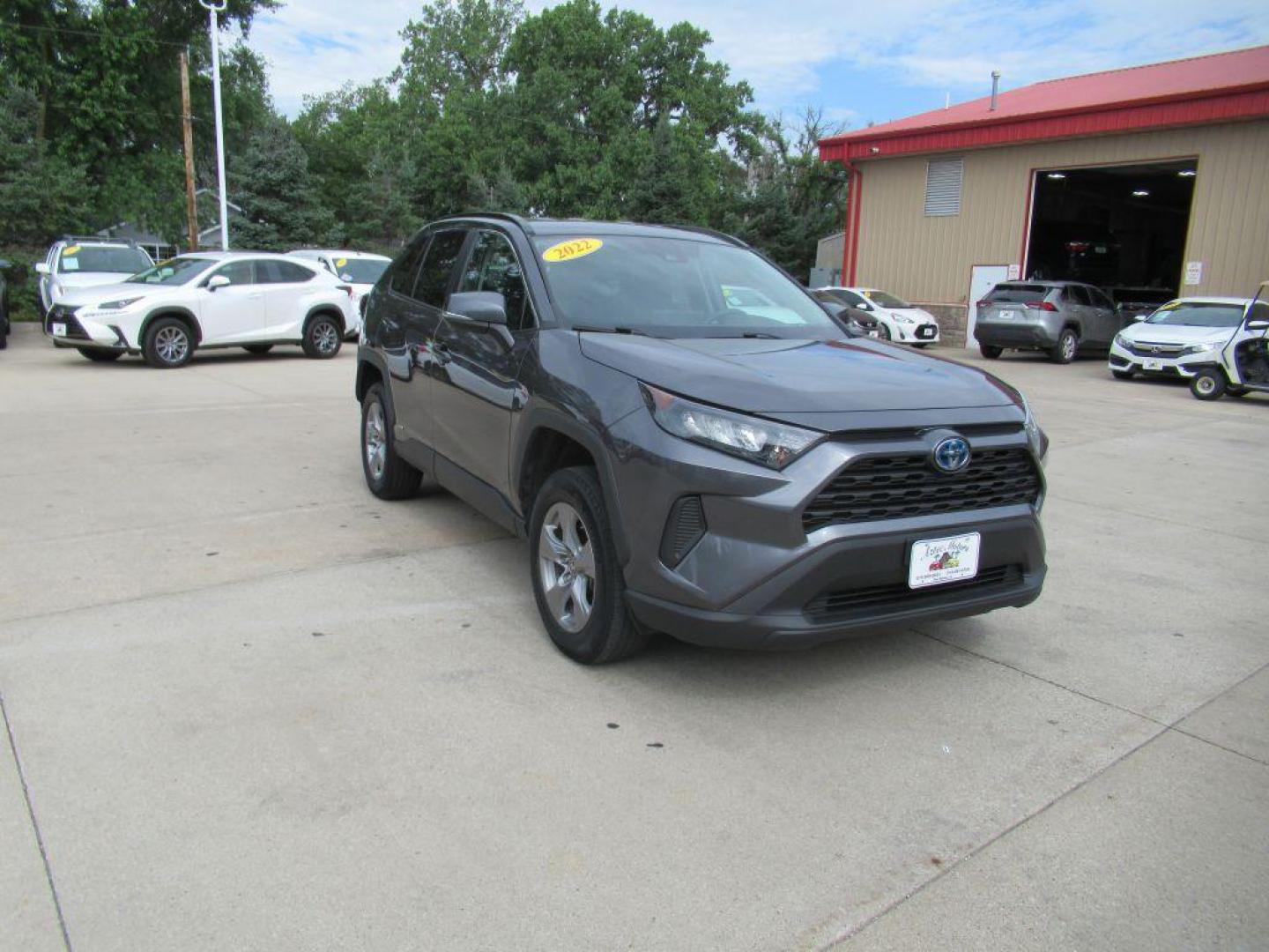 2022 GRAY TOYOTA RAV4 HYBRID LE (4T3MWRFV3NU) with an 2.5L engine, Continuously Variable transmission, located at 908 SE 14th Street, Des Moines, IA, 50317, (515) 281-0330, 41.580303, -93.597046 - Photo#1