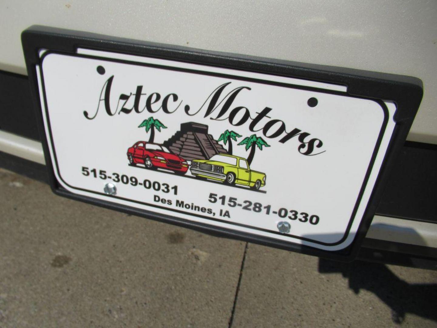 2015 WHITE CHEVROLET SUBURBAN 1500 LTZ (1GNSKKKC1FR) with an 5.3L engine, Automatic transmission, located at 908 SE 14th Street, Des Moines, IA, 50317, (515) 281-0330, 41.580303, -93.597046 - Photo#8