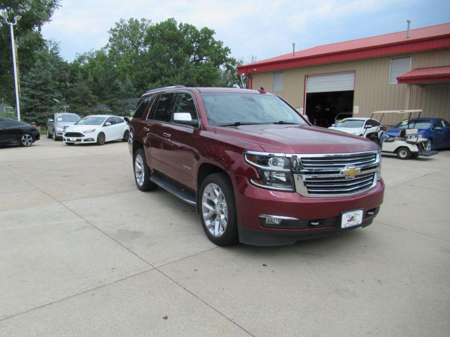 2019 MARRON CHEVROLET TAHOE 1500 PREMIER (1GNSKCKC3KR) with an 5.3L engine, Automatic transmission, located at 908 SE 14th Street, Des Moines, IA, 50317, (515) 281-0330, 41.580303, -93.597046 - Photo#2