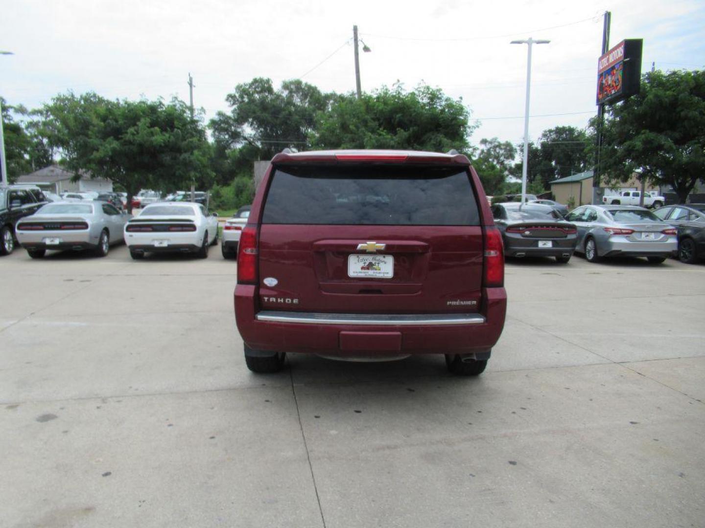 2019 MARRON CHEVROLET TAHOE 1500 PREMIER (1GNSKCKC3KR) with an 5.3L engine, Automatic transmission, located at 908 SE 14th Street, Des Moines, IA, 50317, (515) 281-0330, 41.580303, -93.597046 - Photo#5