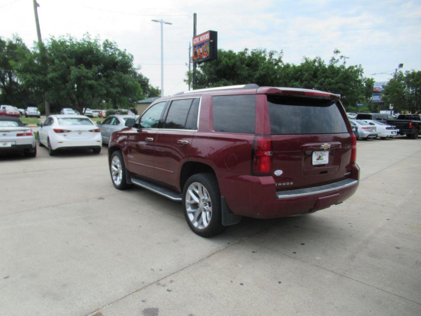 2019 MARRON CHEVROLET TAHOE 1500 PREMIER (1GNSKCKC3KR) with an 5.3L engine, Automatic transmission, located at 908 SE 14th Street, Des Moines, IA, 50317, (515) 281-0330, 41.580303, -93.597046 - Photo#6