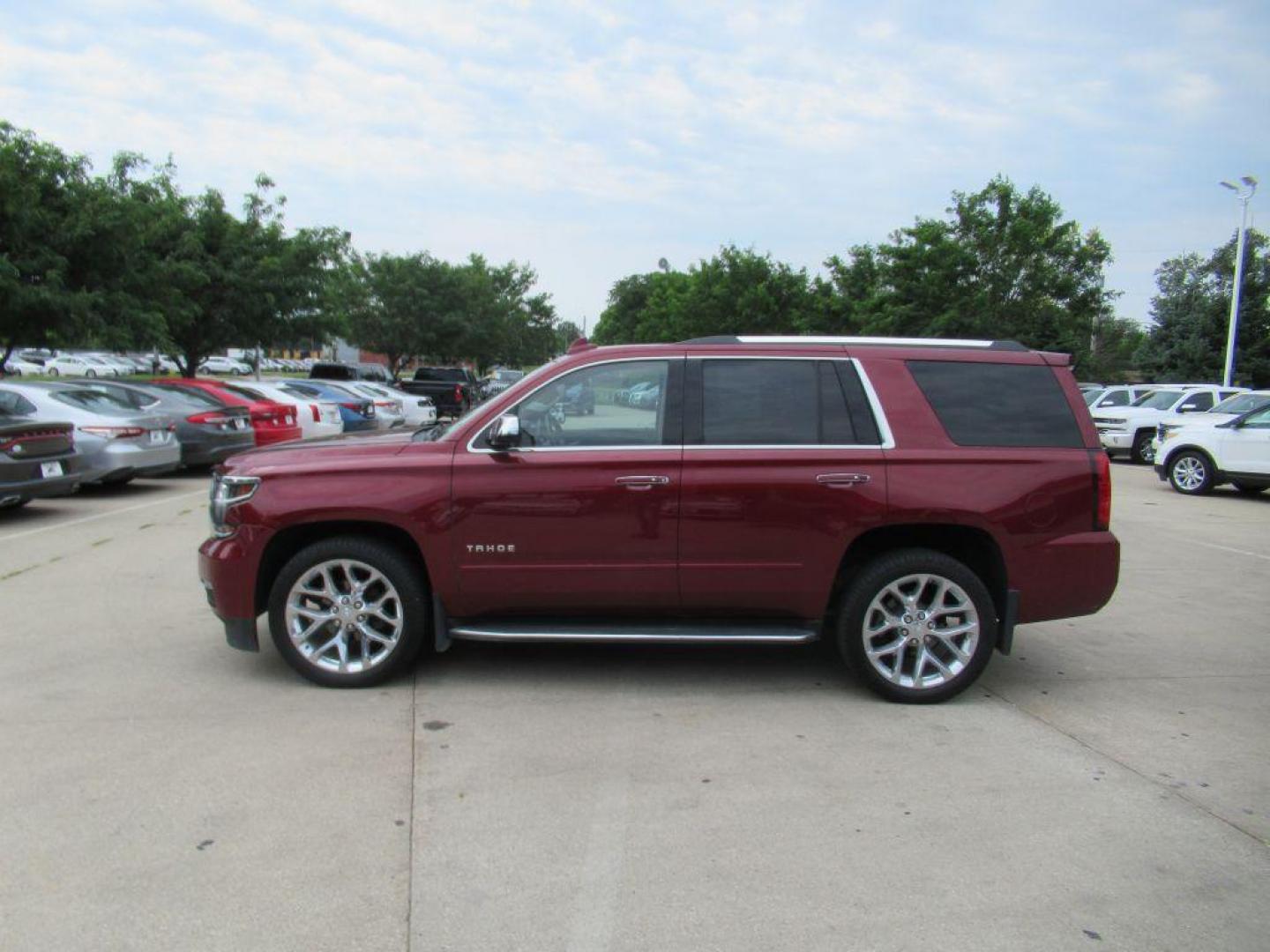 2019 MARRON CHEVROLET TAHOE 1500 PREMIER (1GNSKCKC3KR) with an 5.3L engine, Automatic transmission, located at 908 SE 14th Street, Des Moines, IA, 50317, (515) 281-0330, 41.580303, -93.597046 - Photo#7