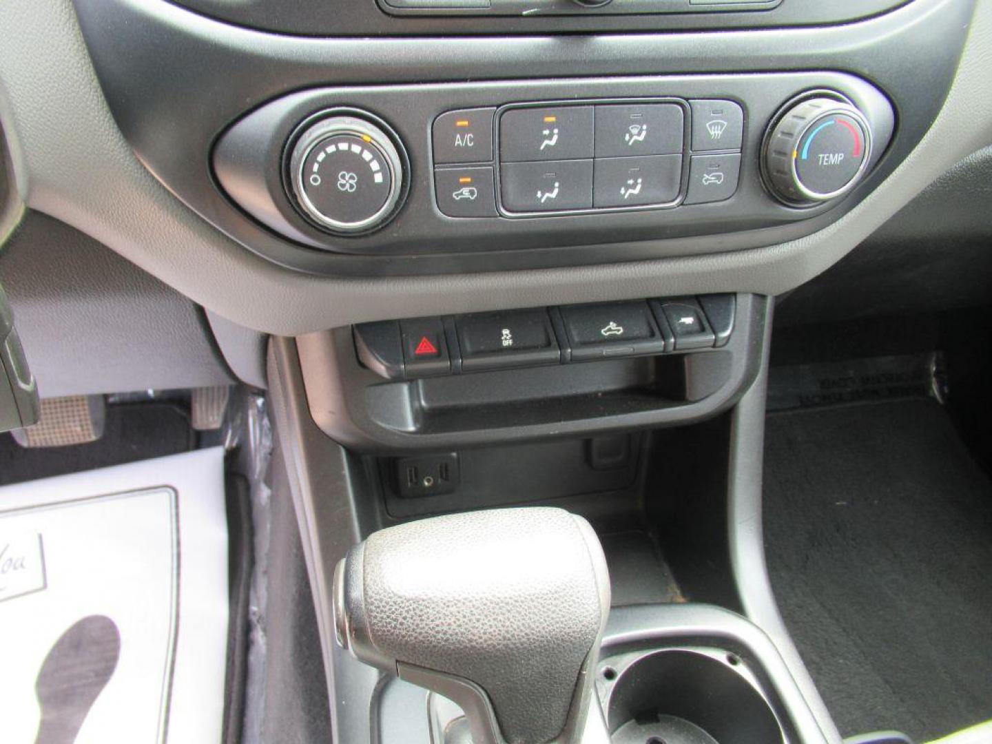 2020 SILVER CHEVROLET COLORADO CREW CAB LT (1GCGTBENXL1) with an 3.6L engine, Automatic transmission, located at 908 SE 14th Street, Des Moines, IA, 50317, (515) 281-0330, 41.580303, -93.597046 - Photo#20