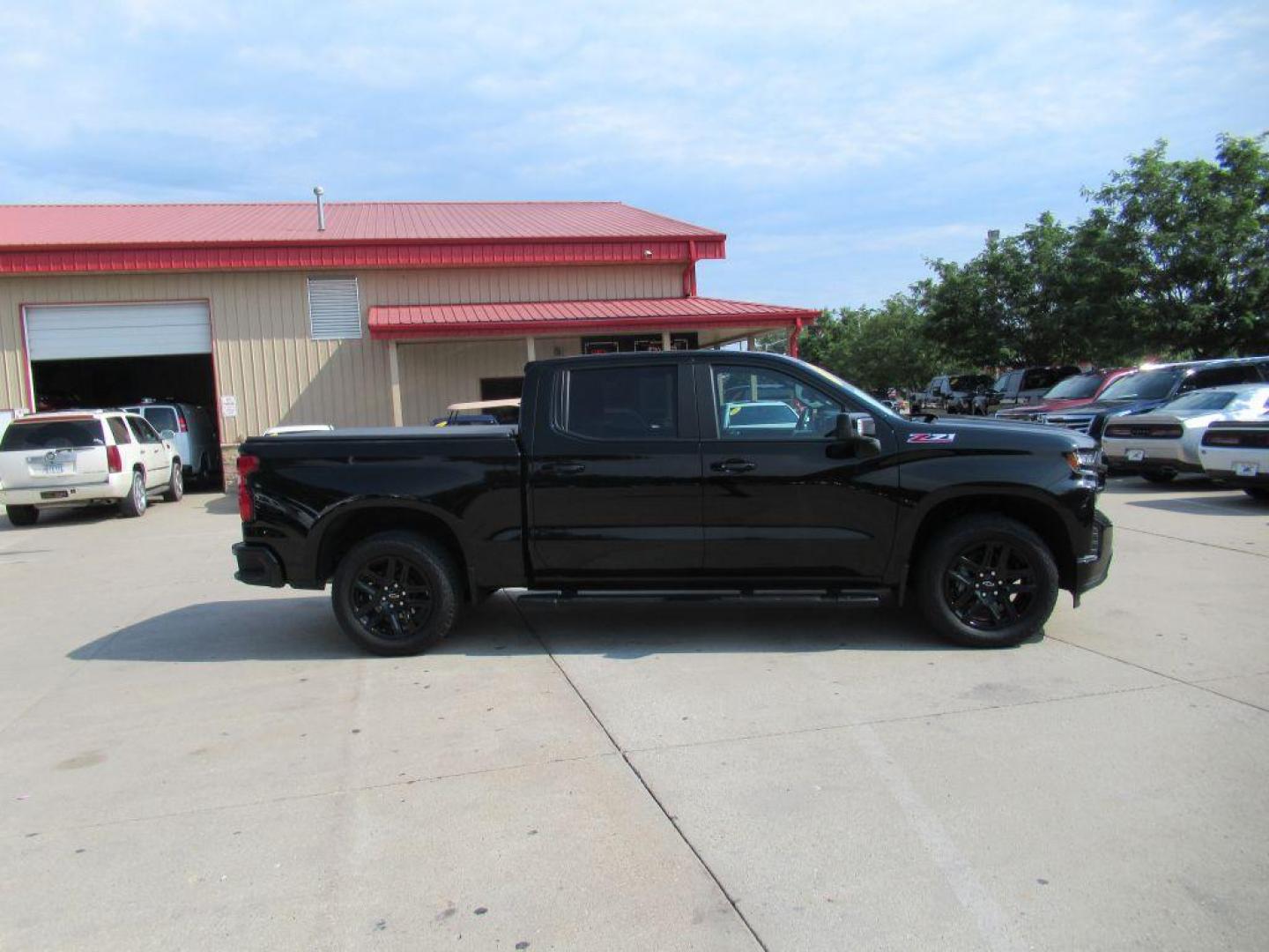 2022 BLACK CHEVROLET SILVERADO LTD 1 RST (3GCUYEED5NG) with an 5.3L engine, Automatic transmission, located at 908 SE 14th Street, Des Moines, IA, 50317, (515) 281-0330, 41.580303, -93.597046 - Photo#3