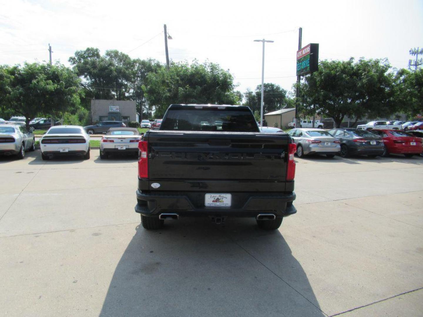 2022 BLACK CHEVROLET SILVERADO LTD 1 RST (3GCUYEED5NG) with an 5.3L engine, Automatic transmission, located at 908 SE 14th Street, Des Moines, IA, 50317, (515) 281-0330, 41.580303, -93.597046 - Photo#5