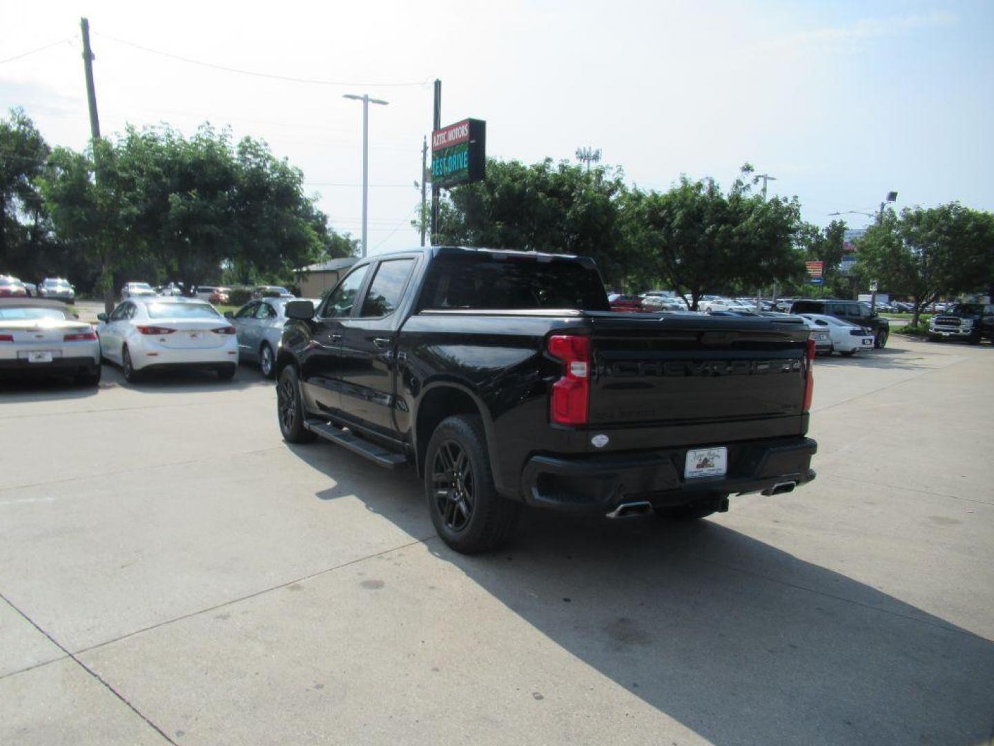 2022 BLACK CHEVROLET SILVERADO LTD 1 RST (3GCUYEED5NG) with an 5.3L engine, Automatic transmission, located at 908 SE 14th Street, Des Moines, IA, 50317, (515) 281-0330, 41.580303, -93.597046 - Photo#6