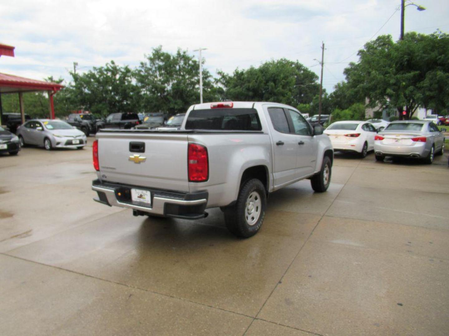 2016 SILVER CHEVROLET COLORADO CREW CAB LT (1GCGTBE32G1) with an 3.6L engine, Automatic transmission, located at 908 SE 14th Street, Des Moines, IA, 50317, (515) 281-0330, 41.580303, -93.597046 - Photo#4