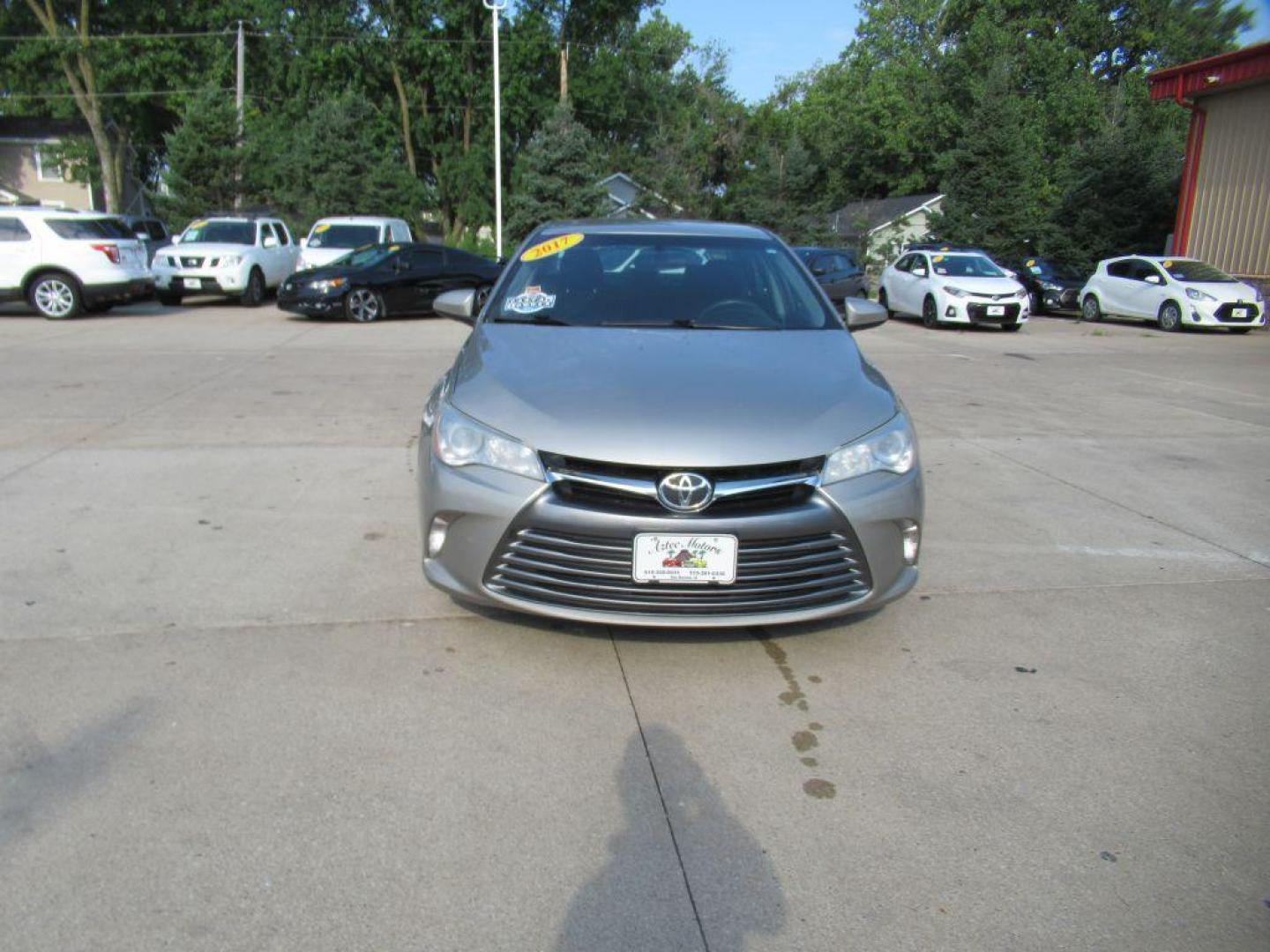 2017 SILVER TOYOTA CAMRY LE (4T1BF1FK1HU) with an 2.5L engine, Automatic transmission, located at 908 SE 14th Street, Des Moines, IA, 50317, (515) 281-0330, 41.580303, -93.597046 - Photo#1