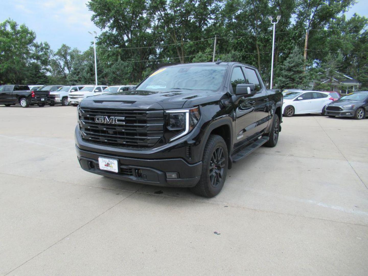 2022 BLACK GMC SIERRA 1500 ELEVATION (3GTUUCET9NG) with an 3.0L engine, Automatic transmission, located at 908 SE 14th Street, Des Moines, IA, 50317, (515) 281-0330, 41.580303, -93.597046 - Photo#0