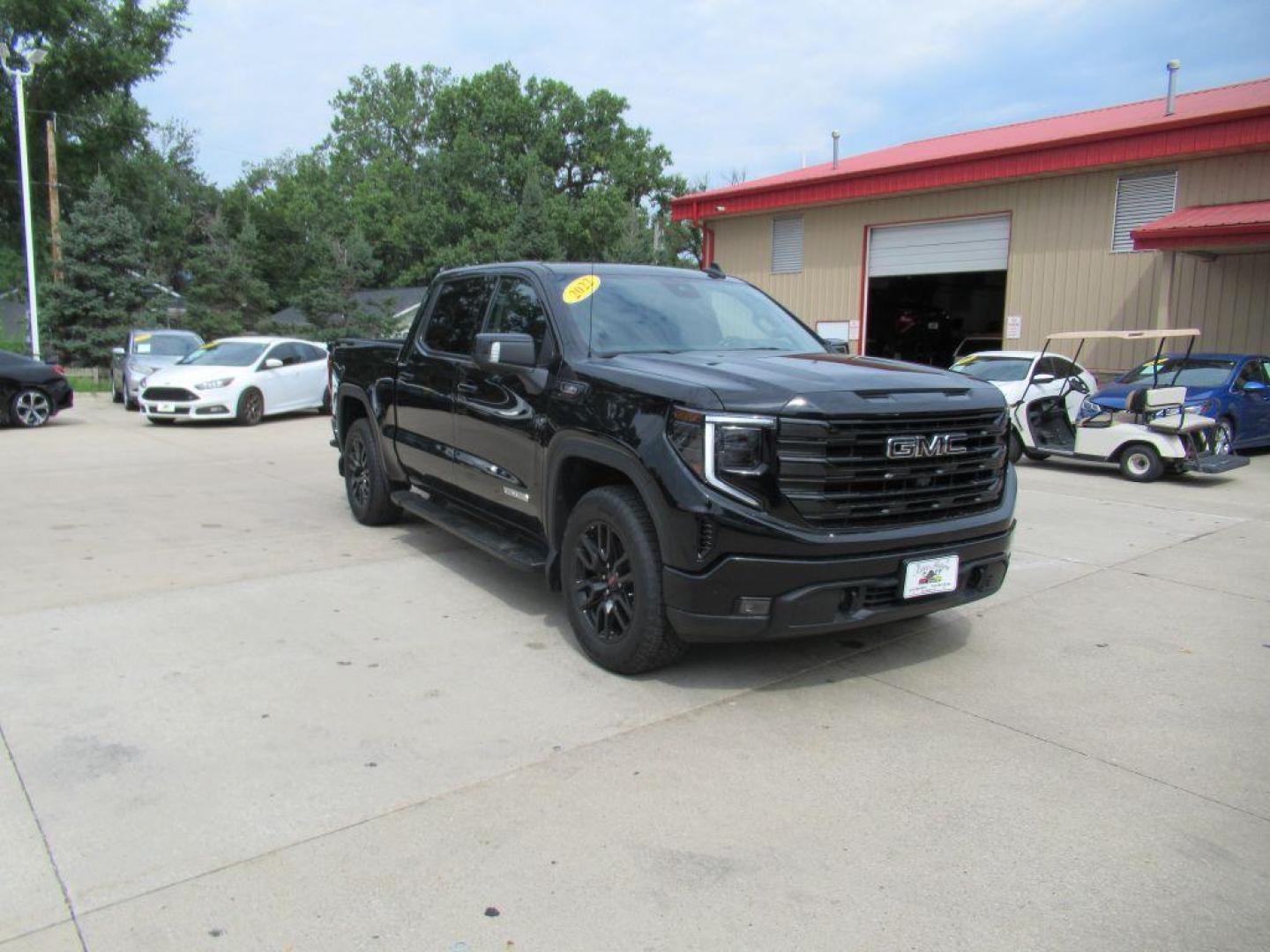 2022 BLACK GMC SIERRA 1500 ELEVATION (3GTUUCET9NG) with an 3.0L engine, Automatic transmission, located at 908 SE 14th Street, Des Moines, IA, 50317, (515) 281-0330, 41.580303, -93.597046 - Photo#2