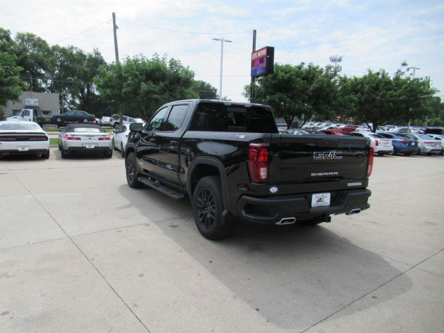 2022 BLACK GMC SIERRA 1500 ELEVATION (3GTUUCET9NG) with an 3.0L engine, Automatic transmission, located at 908 SE 14th Street, Des Moines, IA, 50317, (515) 281-0330, 41.580303, -93.597046 - Photo#6