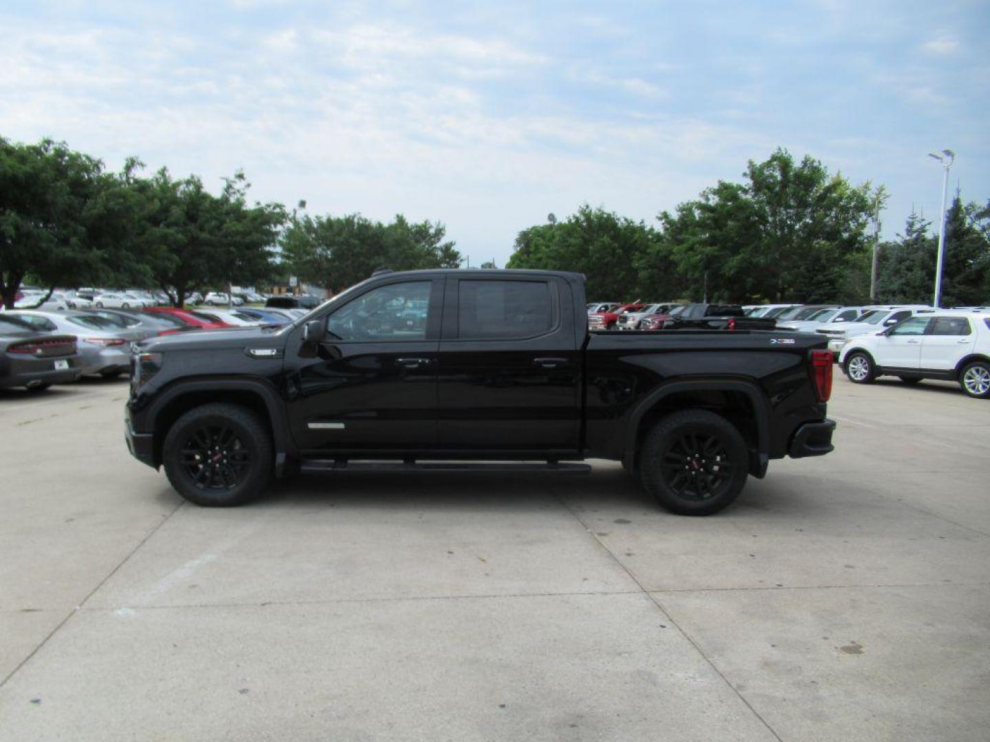 2022 BLACK GMC SIERRA 1500 ELEVATION (3GTUUCET9NG) with an 3.0L engine, Automatic transmission, located at 908 SE 14th Street, Des Moines, IA, 50317, (515) 281-0330, 41.580303, -93.597046 - Photo#7