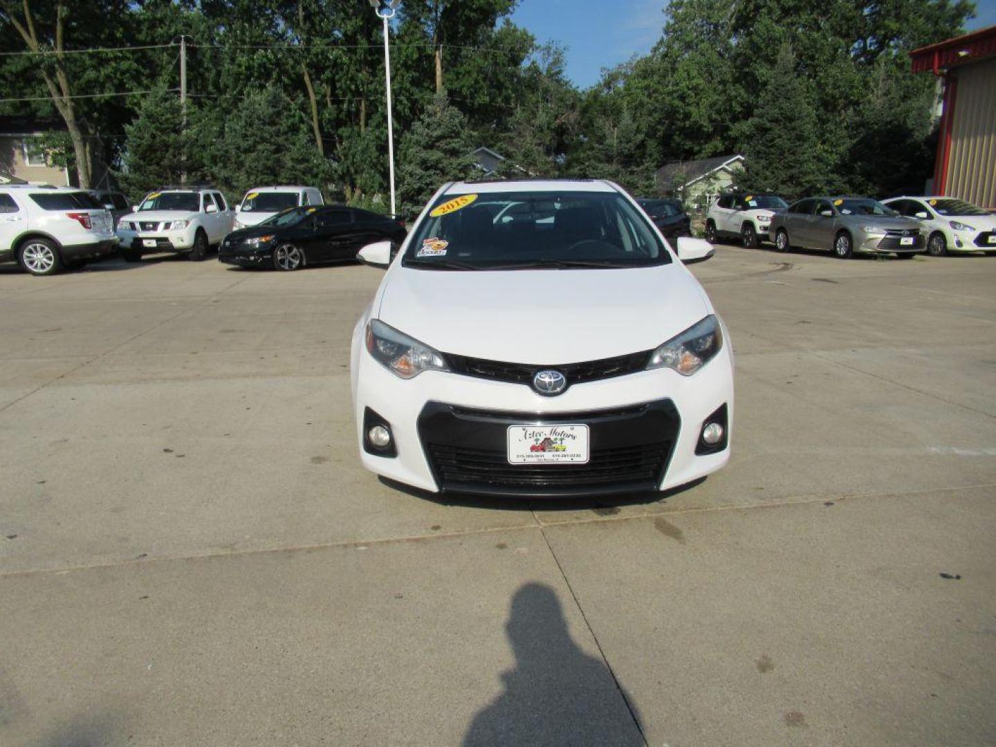 2015 WHITE TOYOTA COROLLA S PLUS (2T1BURHE4FC) with an 1.8L engine, Automatic transmission, located at 908 SE 14th Street, Des Moines, IA, 50317, (515) 281-0330, 41.580303, -93.597046 - Photo#1