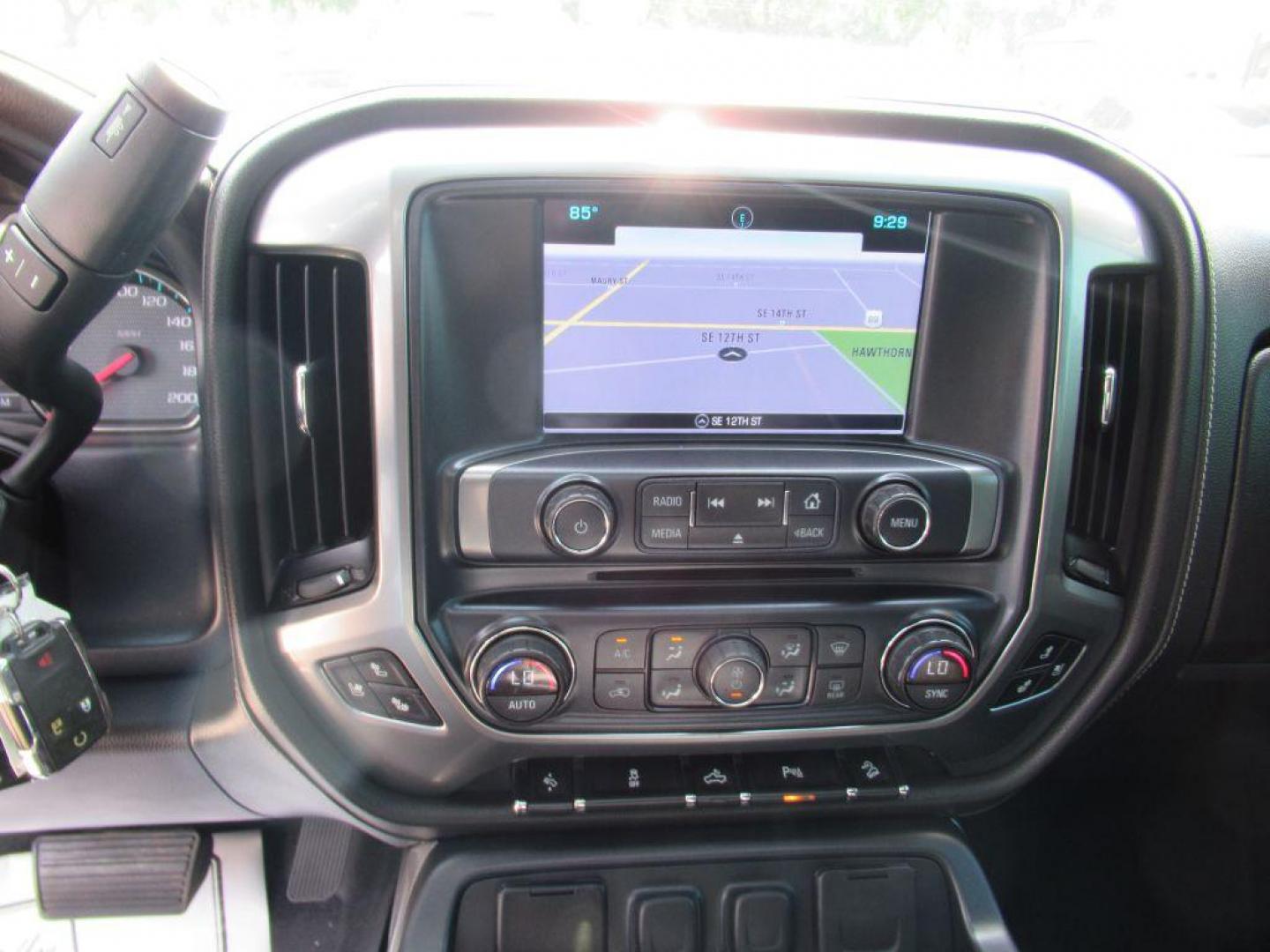 2016 WHITE CHEVROLET SILVERADO 1500 LTZ (3GCUKSEC8GG) with an 5.3L engine, Automatic transmission, located at 908 SE 14th Street, Des Moines, IA, 50317, (515) 281-0330, 41.580303, -93.597046 - Photo#21