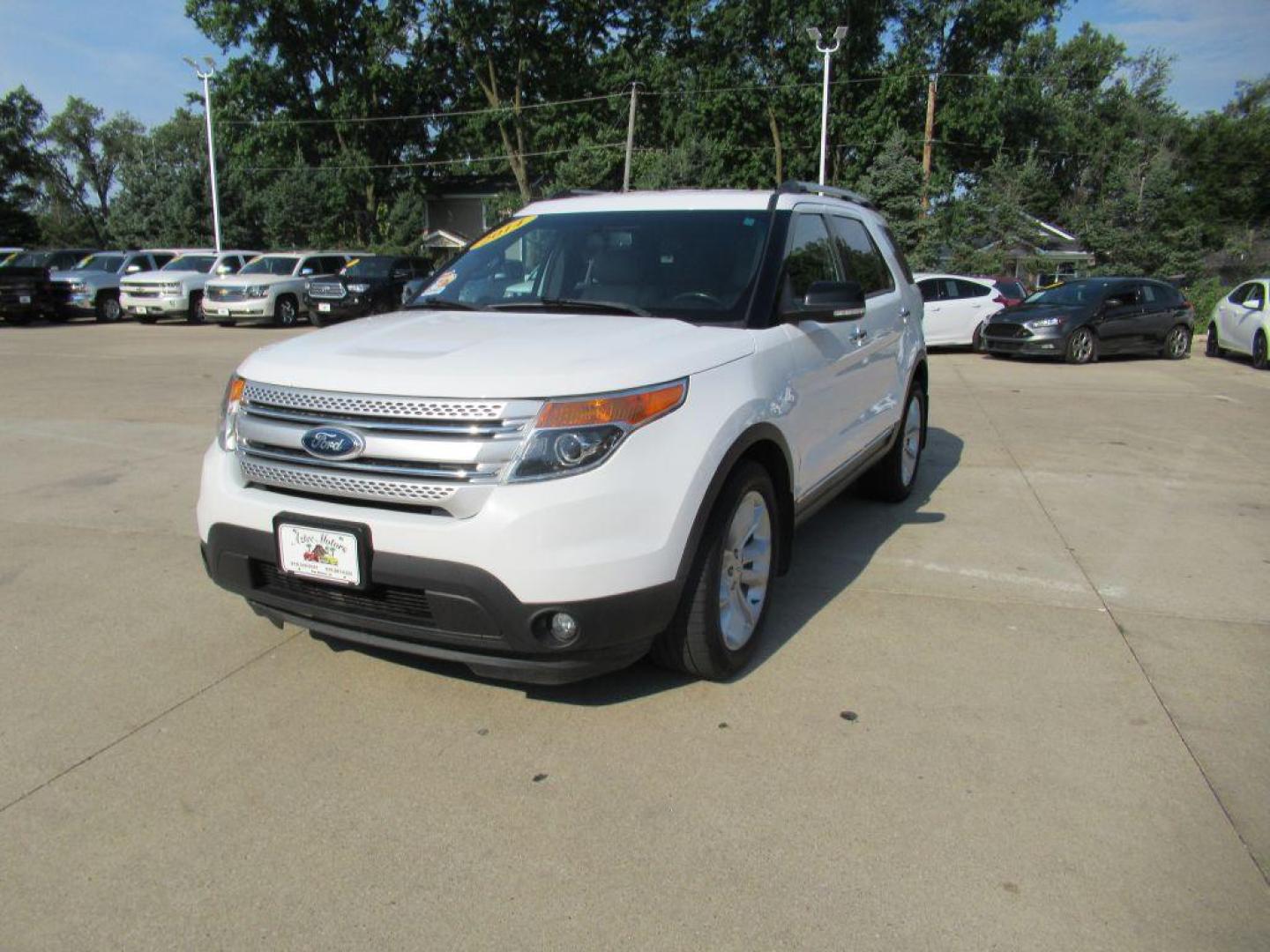 2014 WHITE FORD EXPLORER XLT (1FM5K8D8XEG) with an 3.5L engine, Automatic transmission, located at 908 SE 14th Street, Des Moines, IA, 50317, (515) 281-0330, 41.580303, -93.597046 - Photo#0