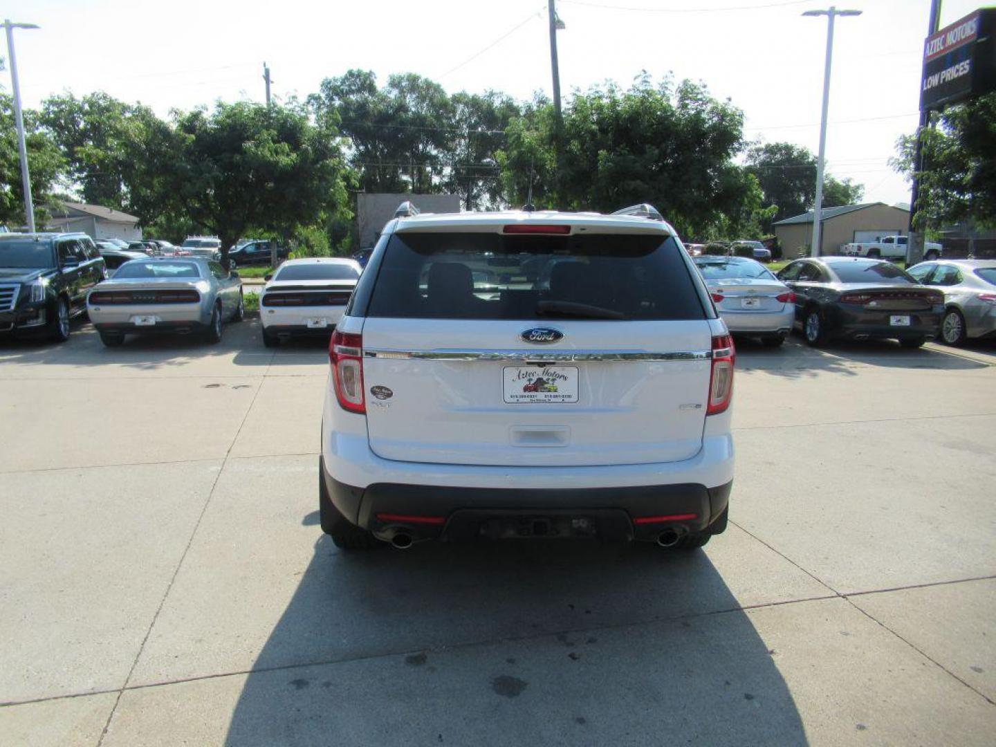 2014 WHITE FORD EXPLORER XLT (1FM5K8D8XEG) with an 3.5L engine, Automatic transmission, located at 908 SE 14th Street, Des Moines, IA, 50317, (515) 281-0330, 41.580303, -93.597046 - Photo#5